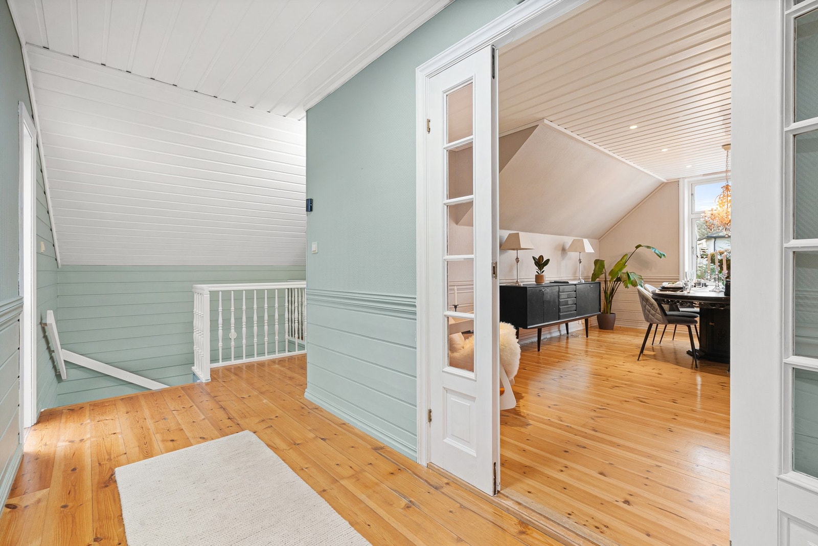 Gang med god plass til ytterklær og sko. Galleribilde