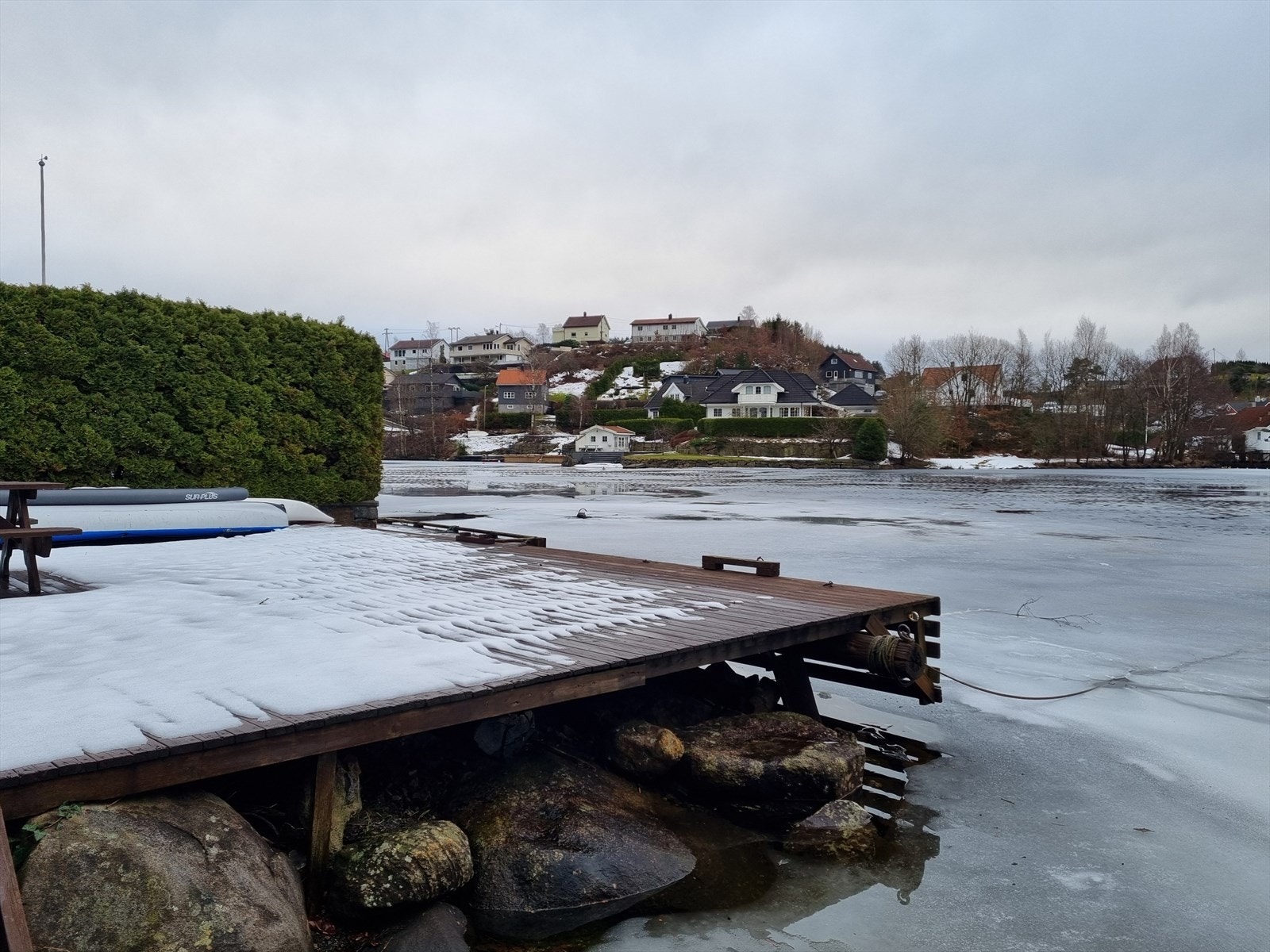 Felles brygge som deles med 9 andre beboere. Privat bilde. Galleribilde