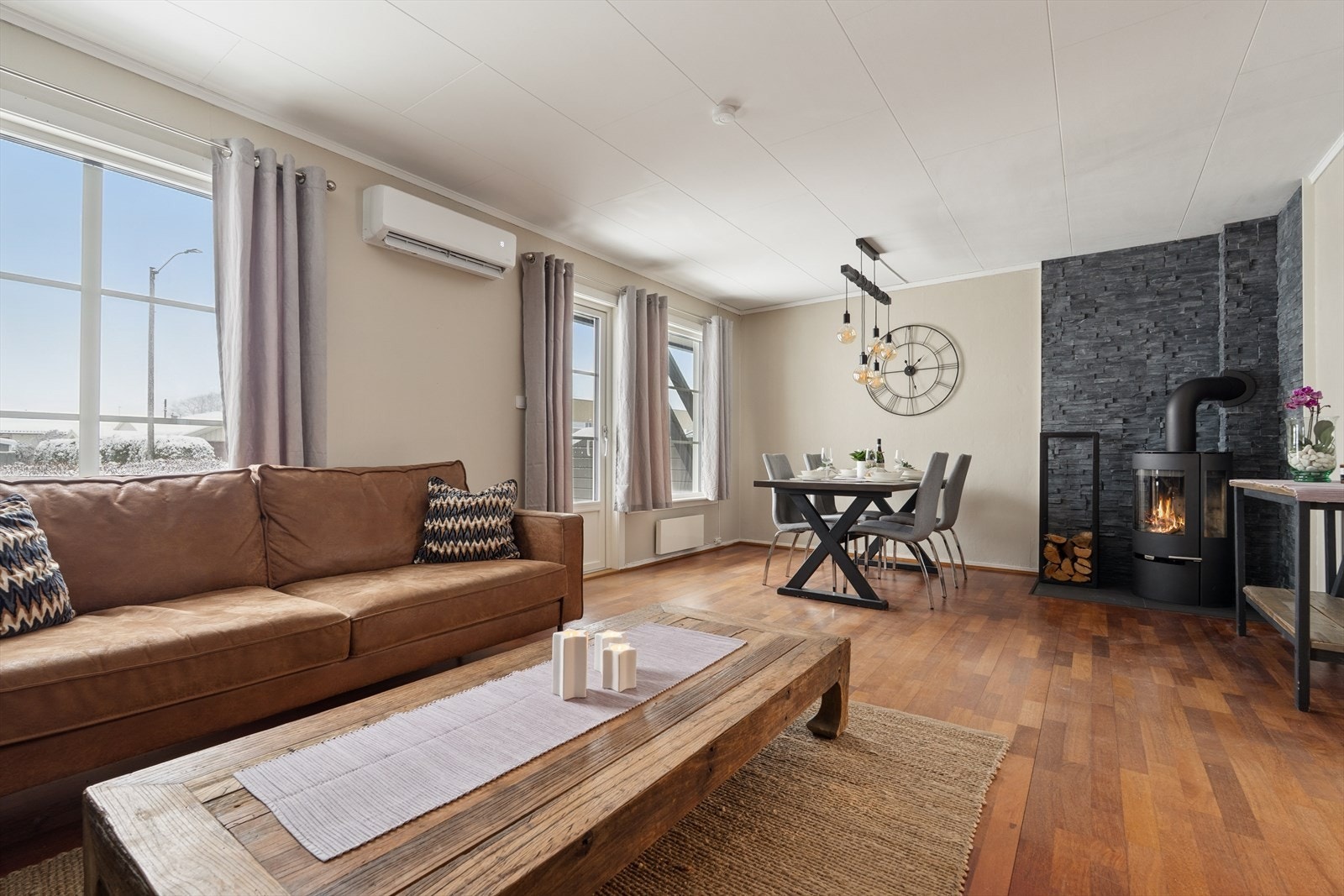 Fra stuen har du utgang til utemårdet Galleribilde