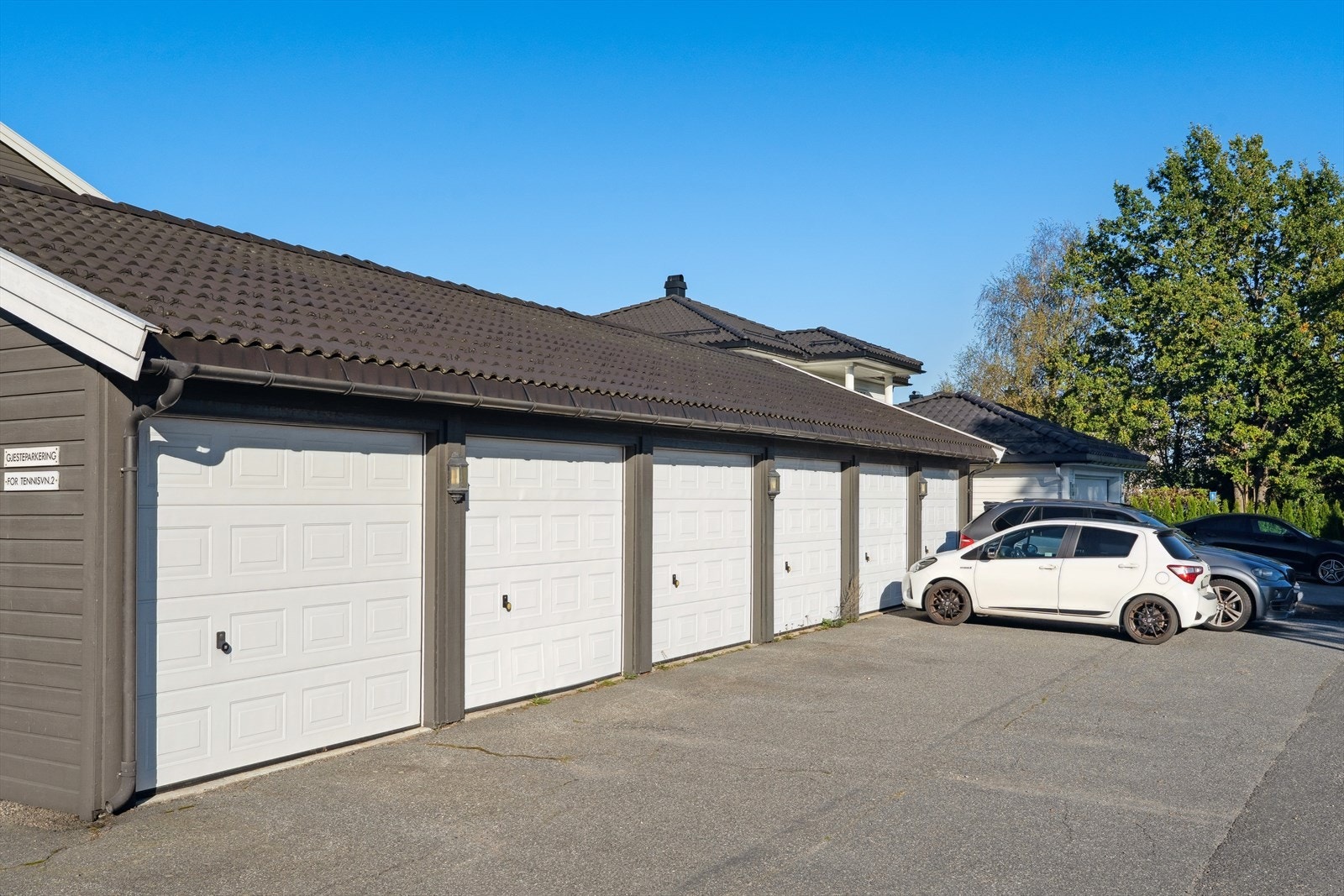 Garasjeplass Galleribilde