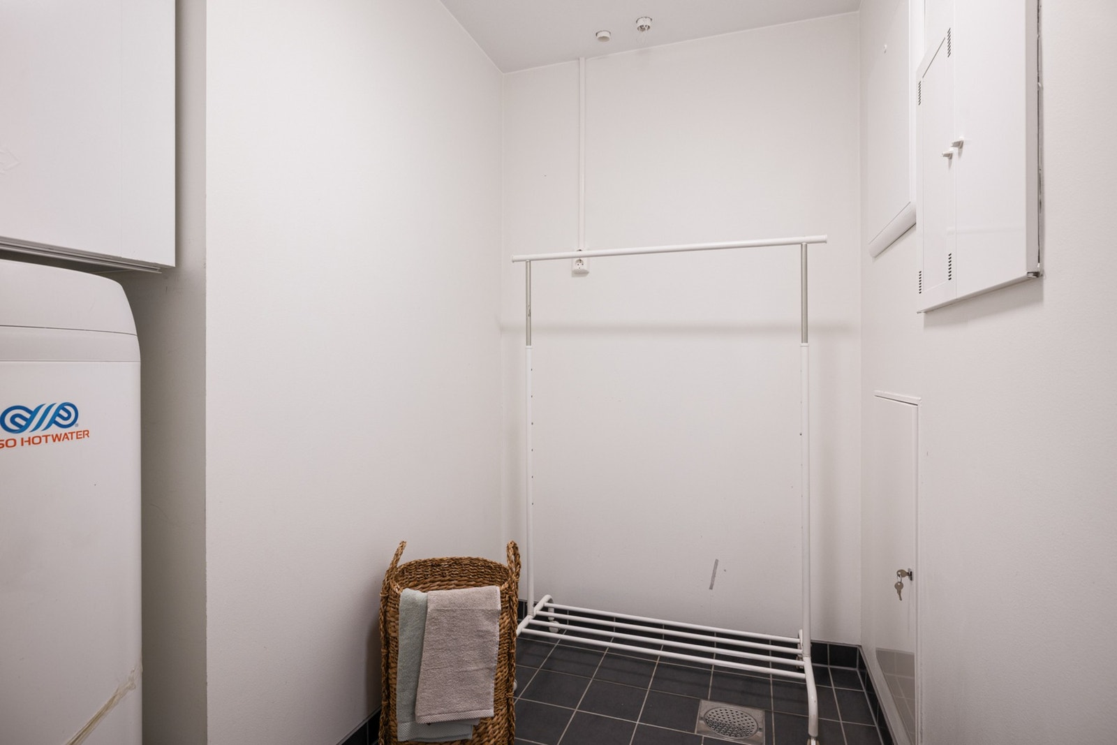 - Innvendig bod, hvor du finner boligens tekniske installasjoner - Galleribilde