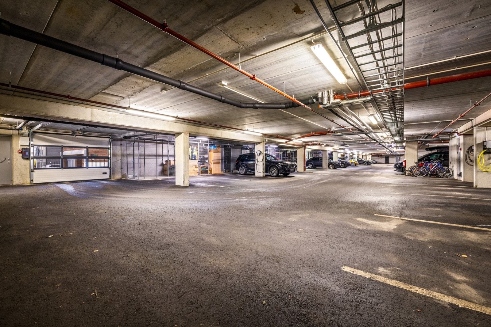 - Det medfølger 1 stk. parkeringplass i felles, lukket garasjeanlegg - Galleribilde