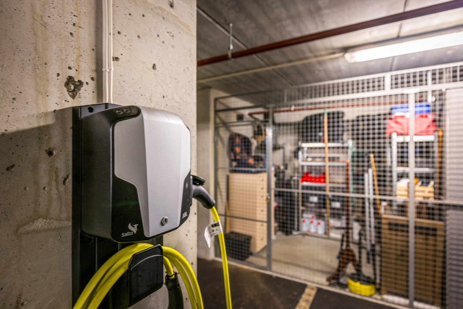 - Parkeringsplassen er utstyrt med el -billader - Galleribilde