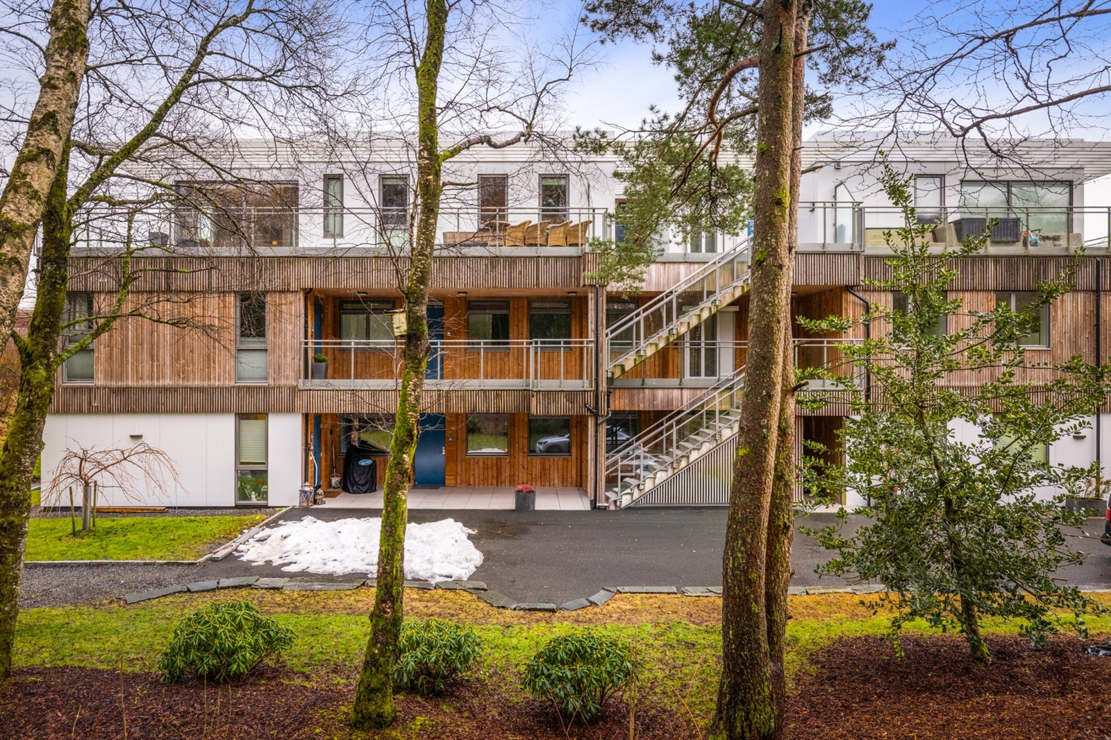 - Boligen grenser til skog, et sammenhengende grønt og turområde mellom Folldalsheia, Nordåshøgda og Søråshøgda - Galleribilde