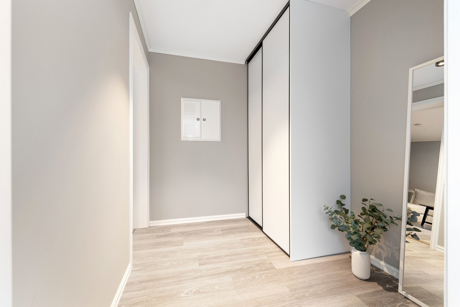 Entré. Galleribilde