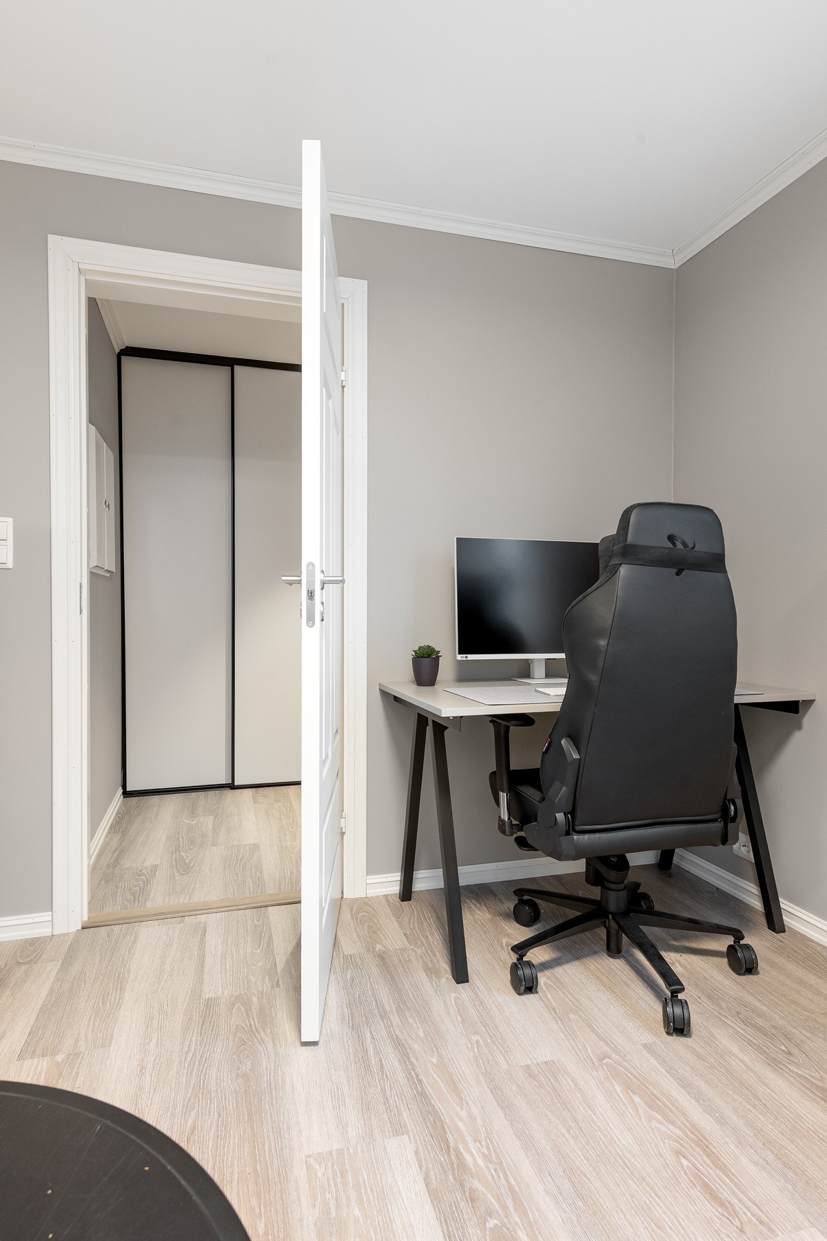 Kontorplass i hjørnet. Galleribilde