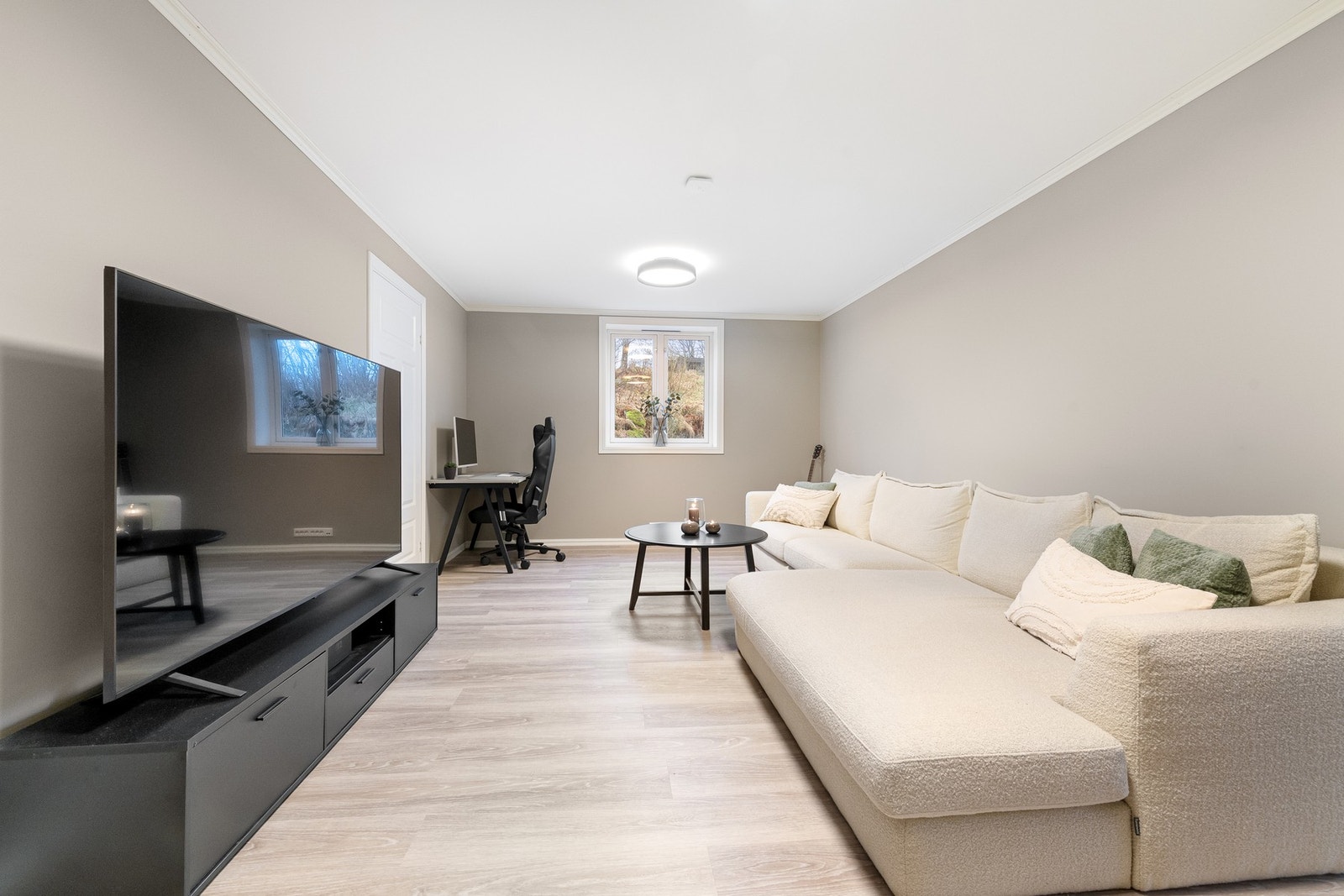 Lys og pen leilighet som er betydelig renovert i 2022. Galleribilde