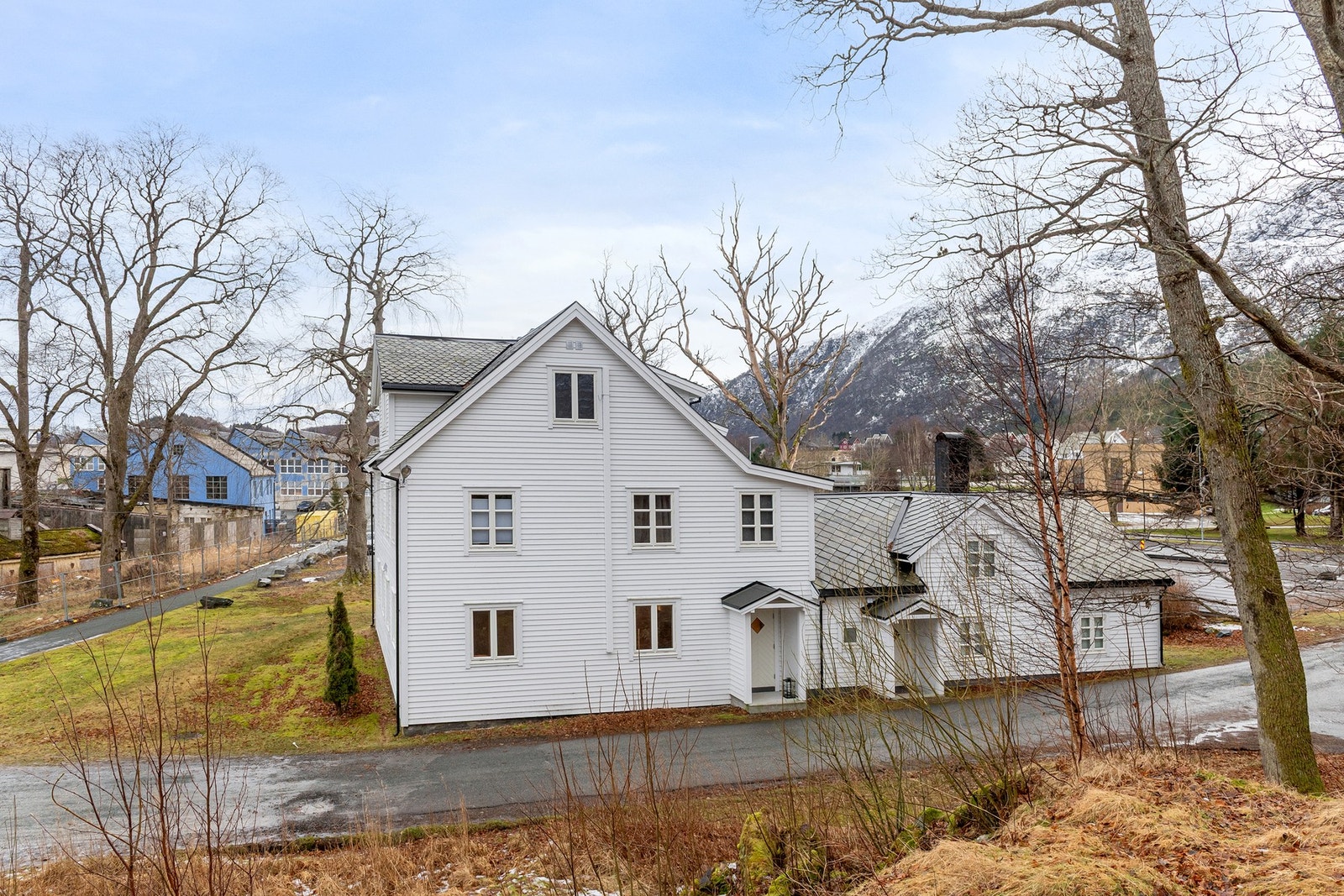 Leiligheten har egen inngang og trappefri adkomst. Galleribilde