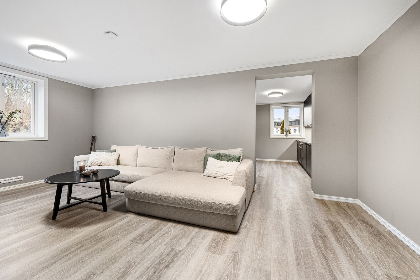 Stor stue med flere møbleringsmuligheter. Galleribilde