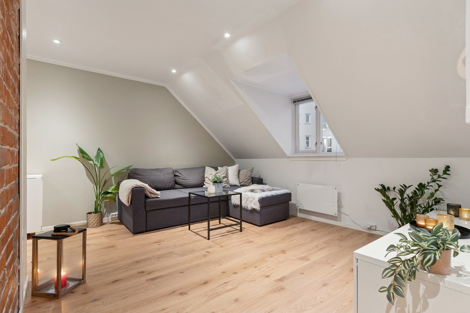 Det er etablert balansert ventilasjon i leiligheten, dette bidrar til et behagelig inneklima året rundt. Galleribilde