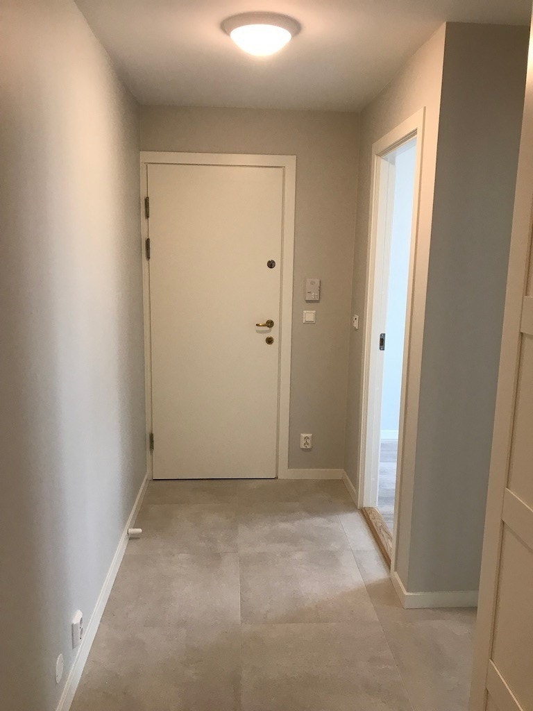 Gang med fliser og varmekabler Galleribilde