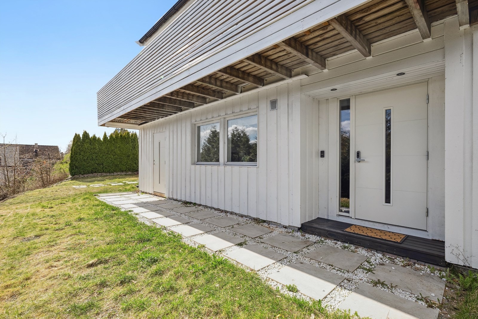 Overbygd inngangsparti med down-lights i himlingen Galleribilde