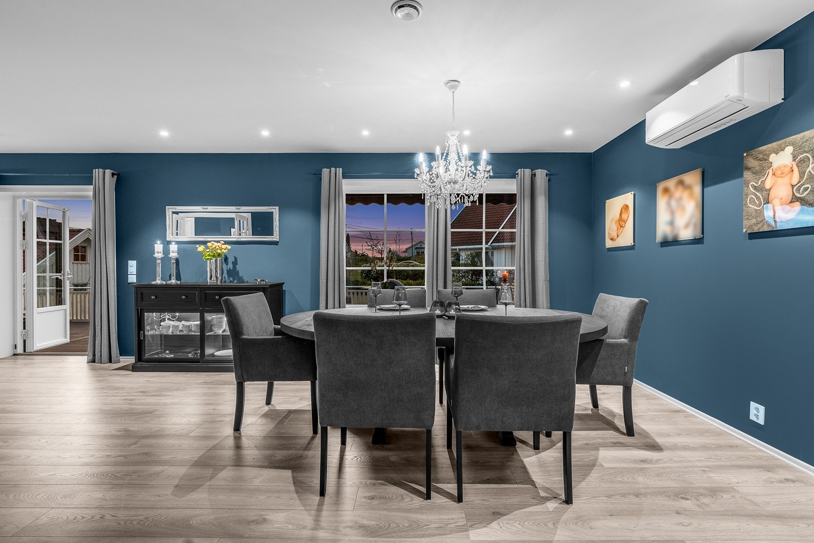 Det er gode møbleringsmuligheter i stuen. Galleribilde