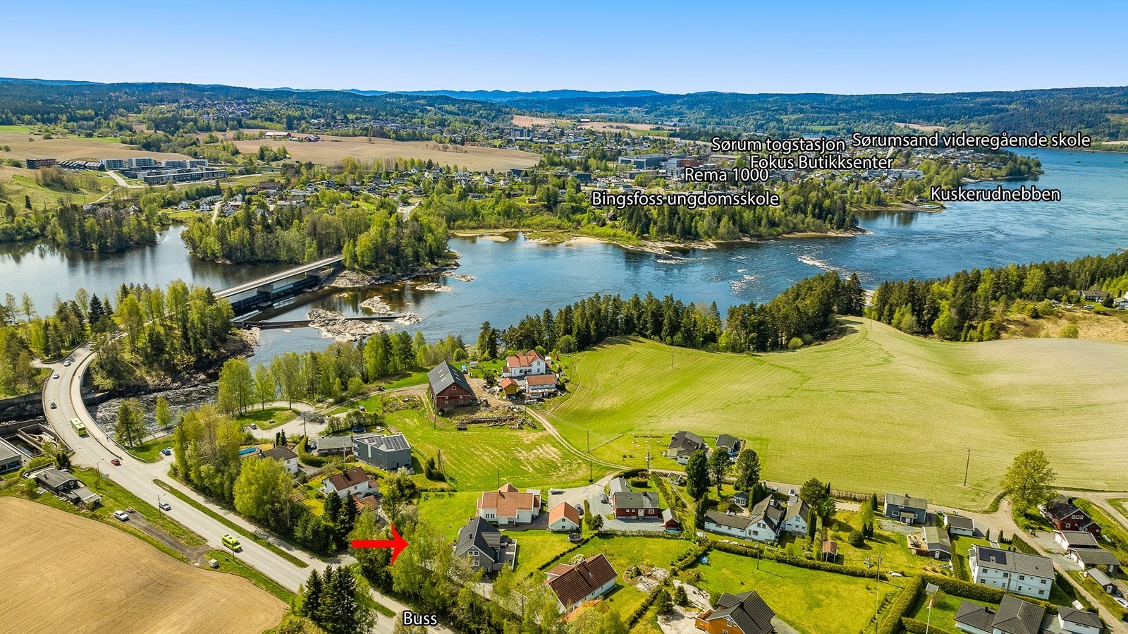 Eiendommen ligger i kort avstand fra Sørumsand sentrum hvor du finner skoler, barnehager og dagligvare. Galleribilde