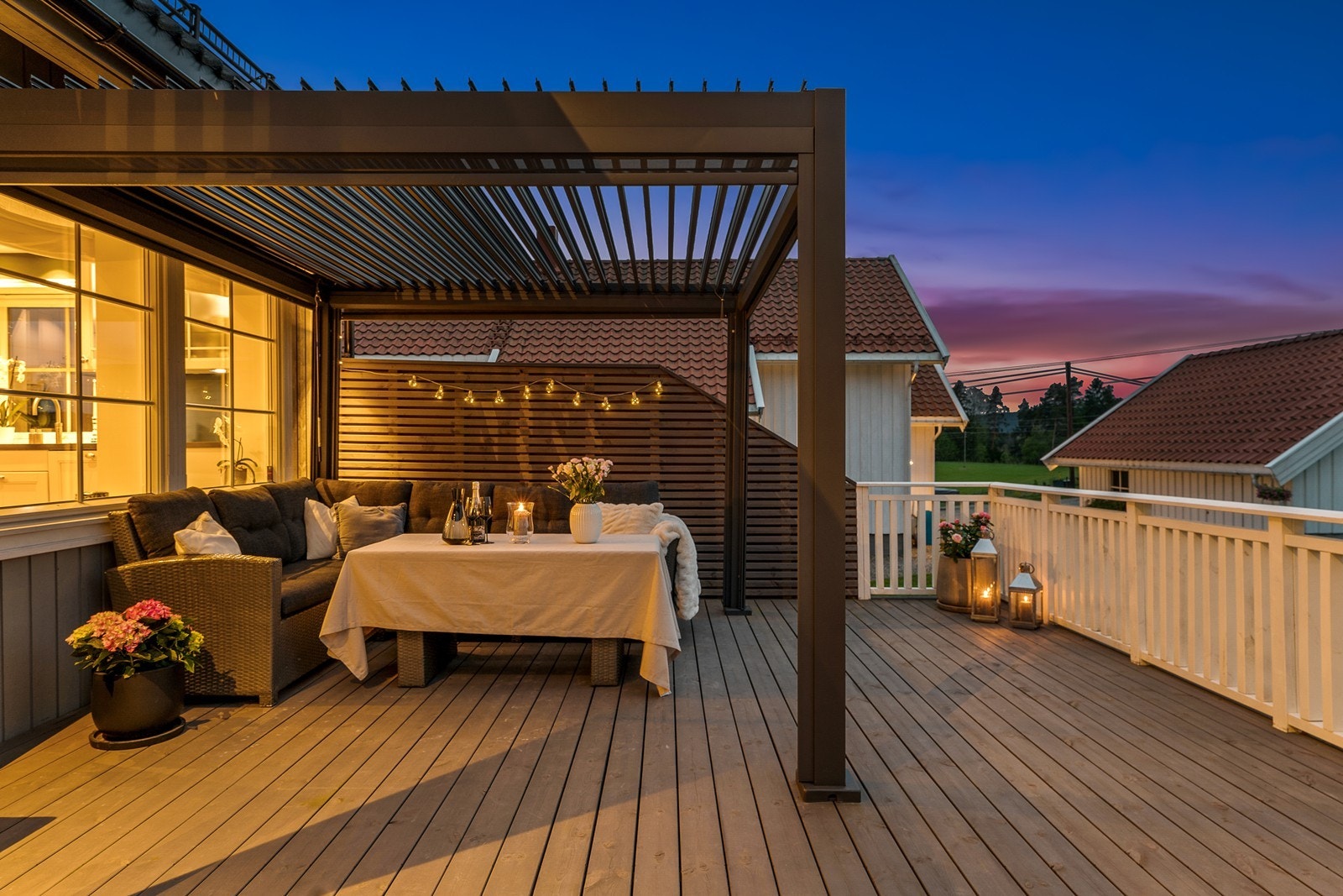 Fra stuen er det utgang til terrasse på 64 kvm! Galleribilde