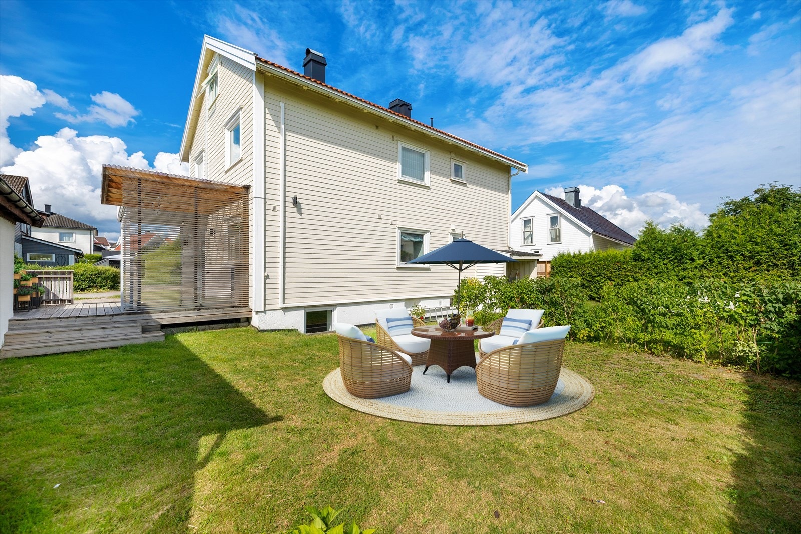 Flott og solrik hage - barnevennlig og usjenert Galleribilde