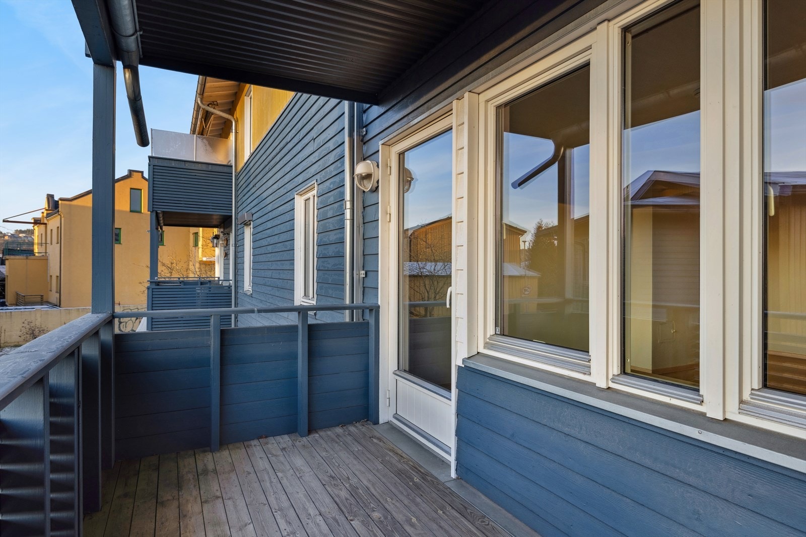 Overbygget veranda med adkomst fra stuen. Galleribilde