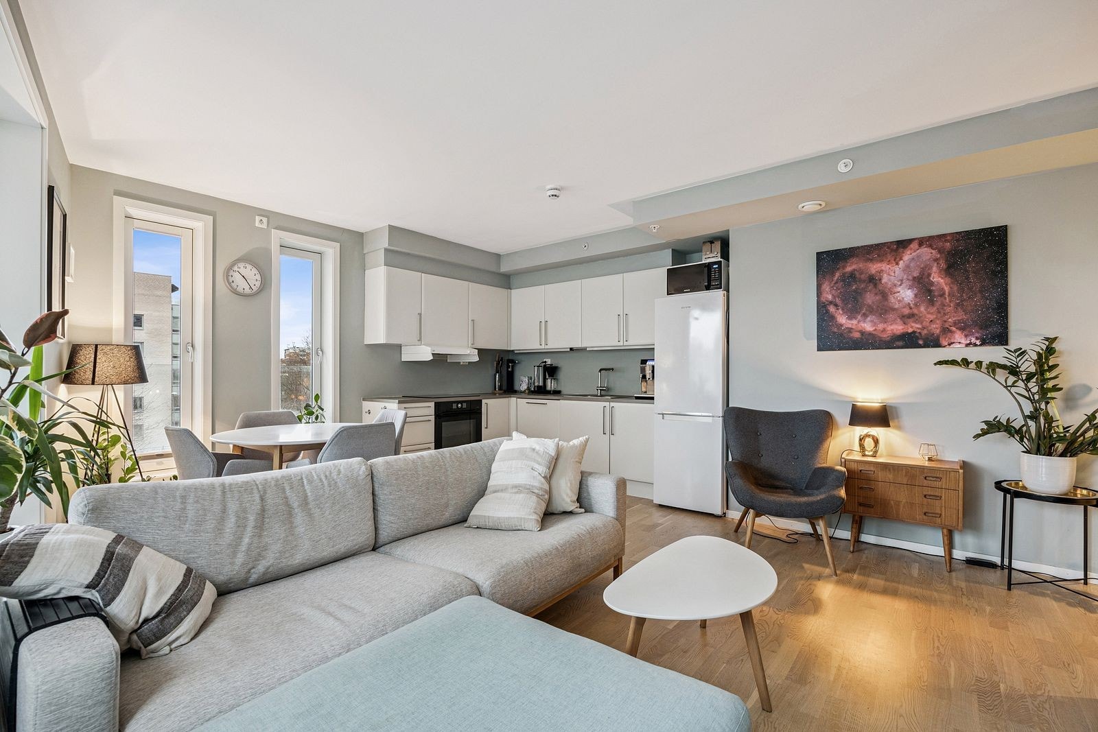 Stue og kjøkken- alle møbler på bildet følger! Galleribilde