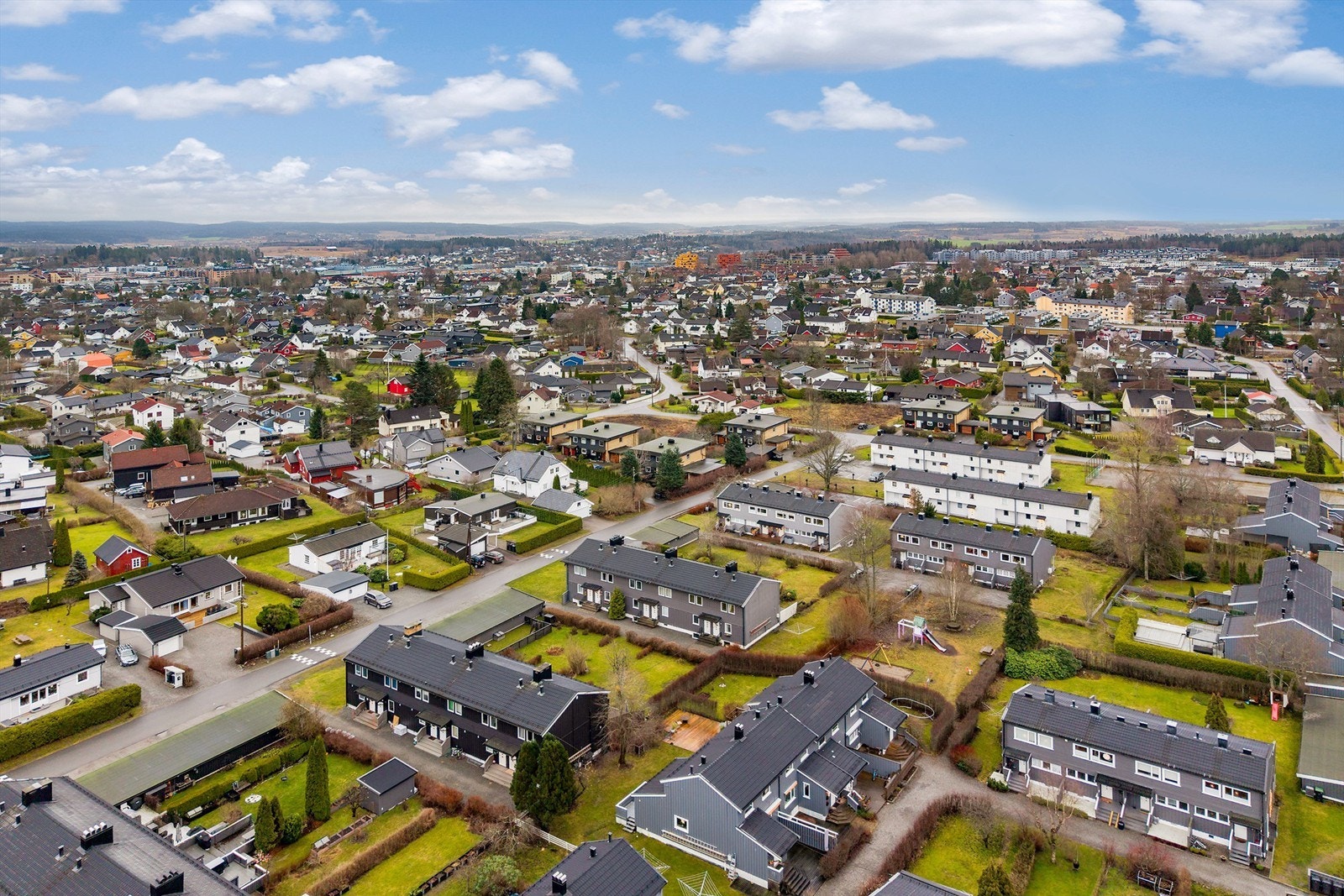 Området består av småhus- og flerhusbebyggelse, og er svært barnevennlig Galleribilde