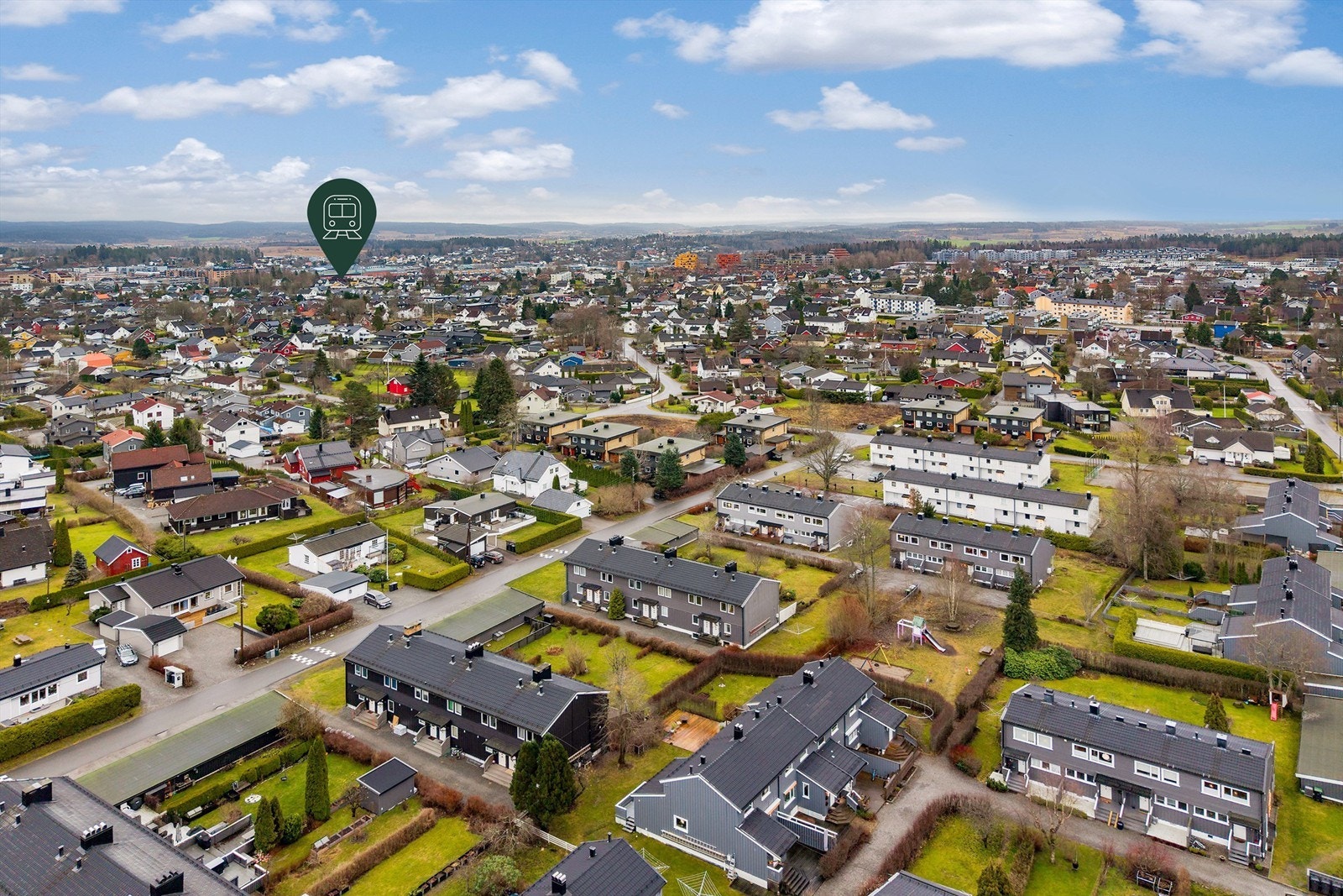 Det er også gangavstand til tog og buss, samt matebuss rett utenfor døra, som tar deg ned til Ski sentrum Galleribilde