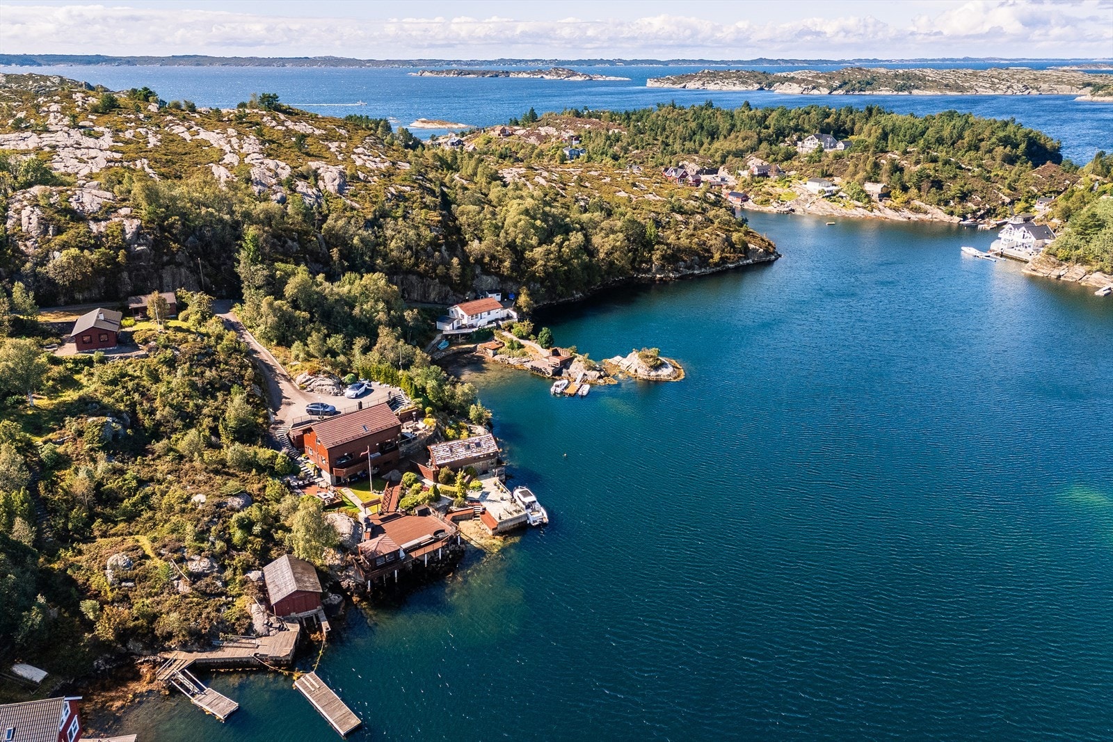Fra boligen er det utsikt over Steinsundet med omkringliggende områder Galleribilde