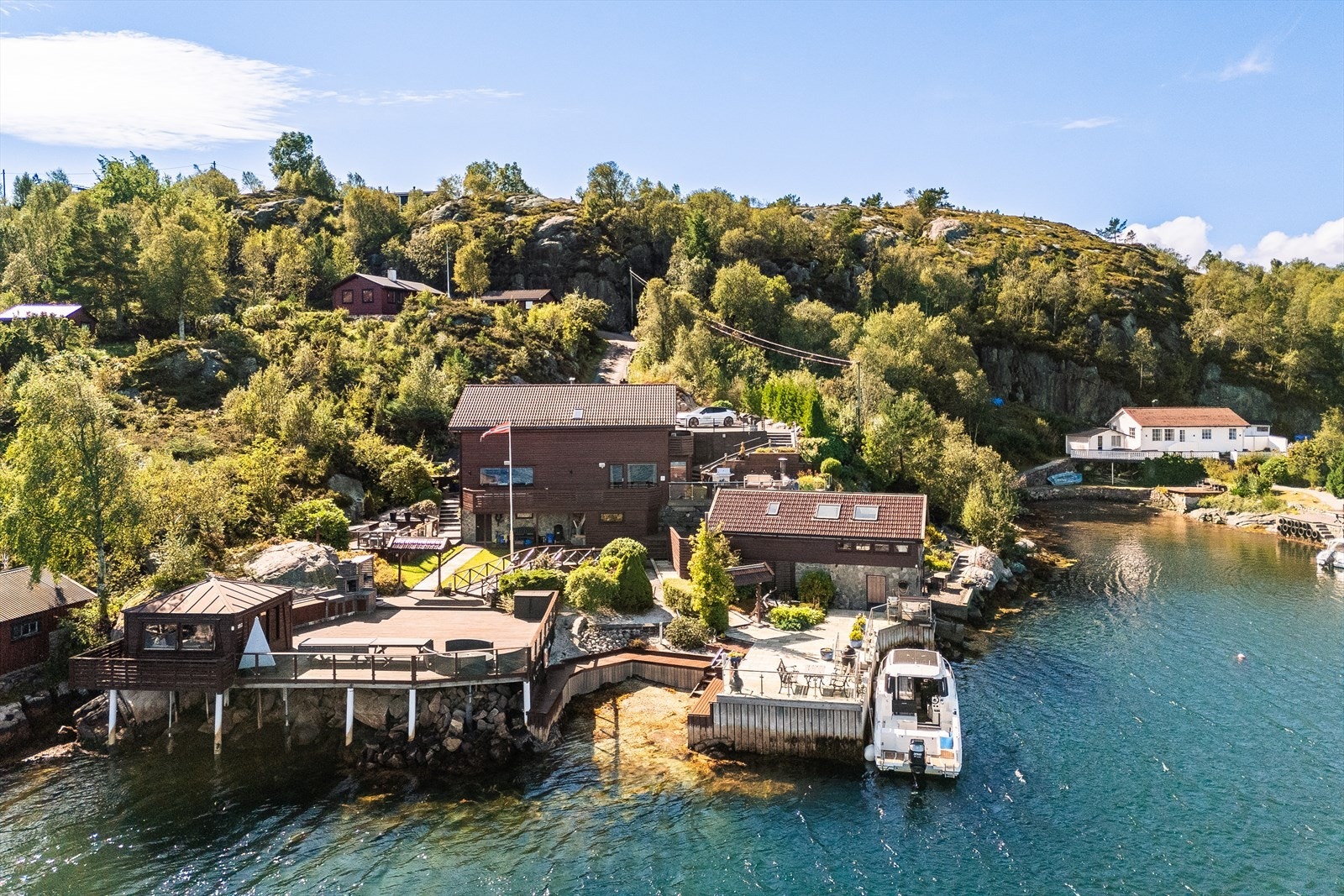 EiendomsMegler 1 ved Eivinn Bendiksen har gleden av å presentere vakre Hanøyvegen 359! Fotograf: Trond Brekke Galleribilde