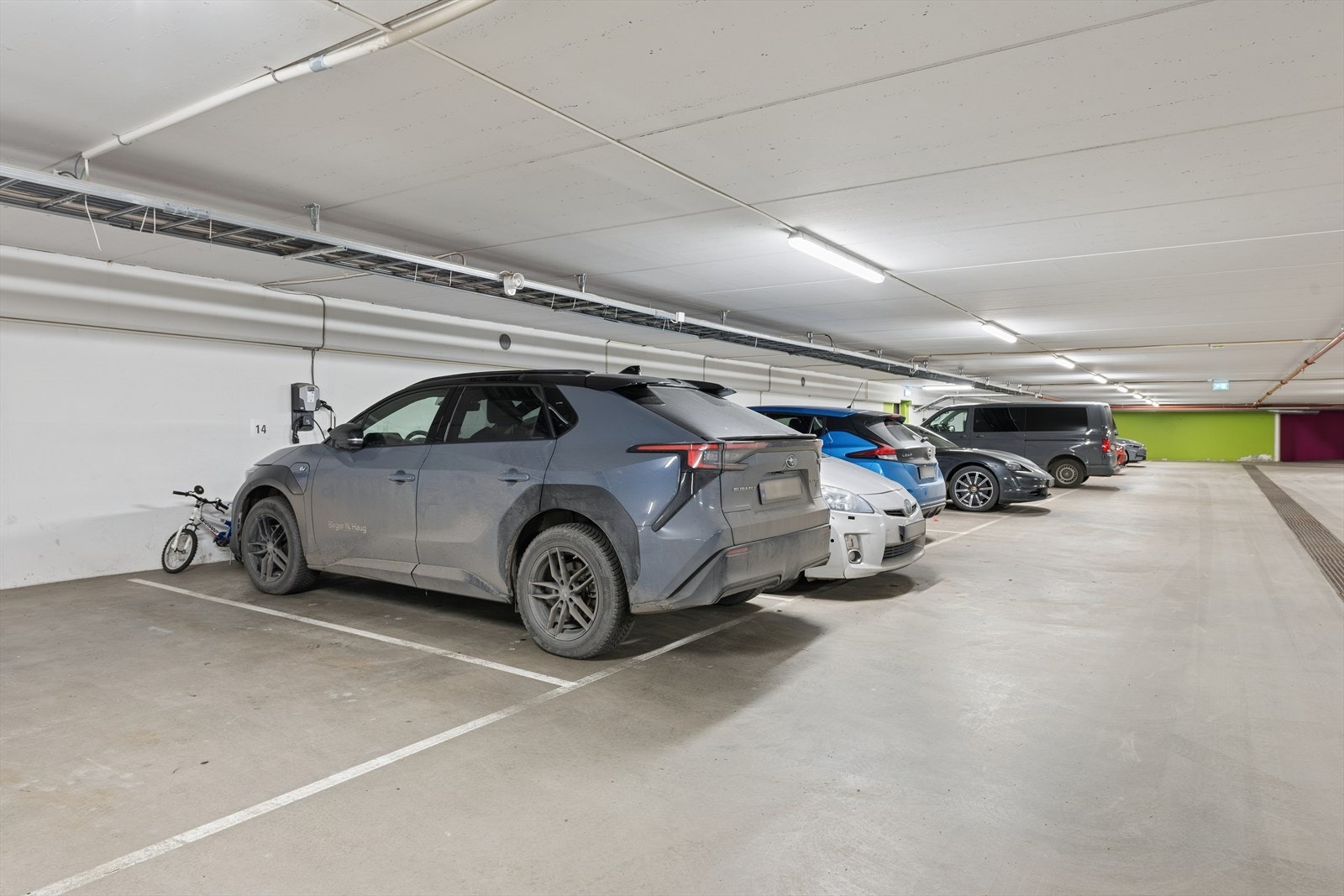 Det medfølger en garasjeplass til leiligheten. Galleribilde