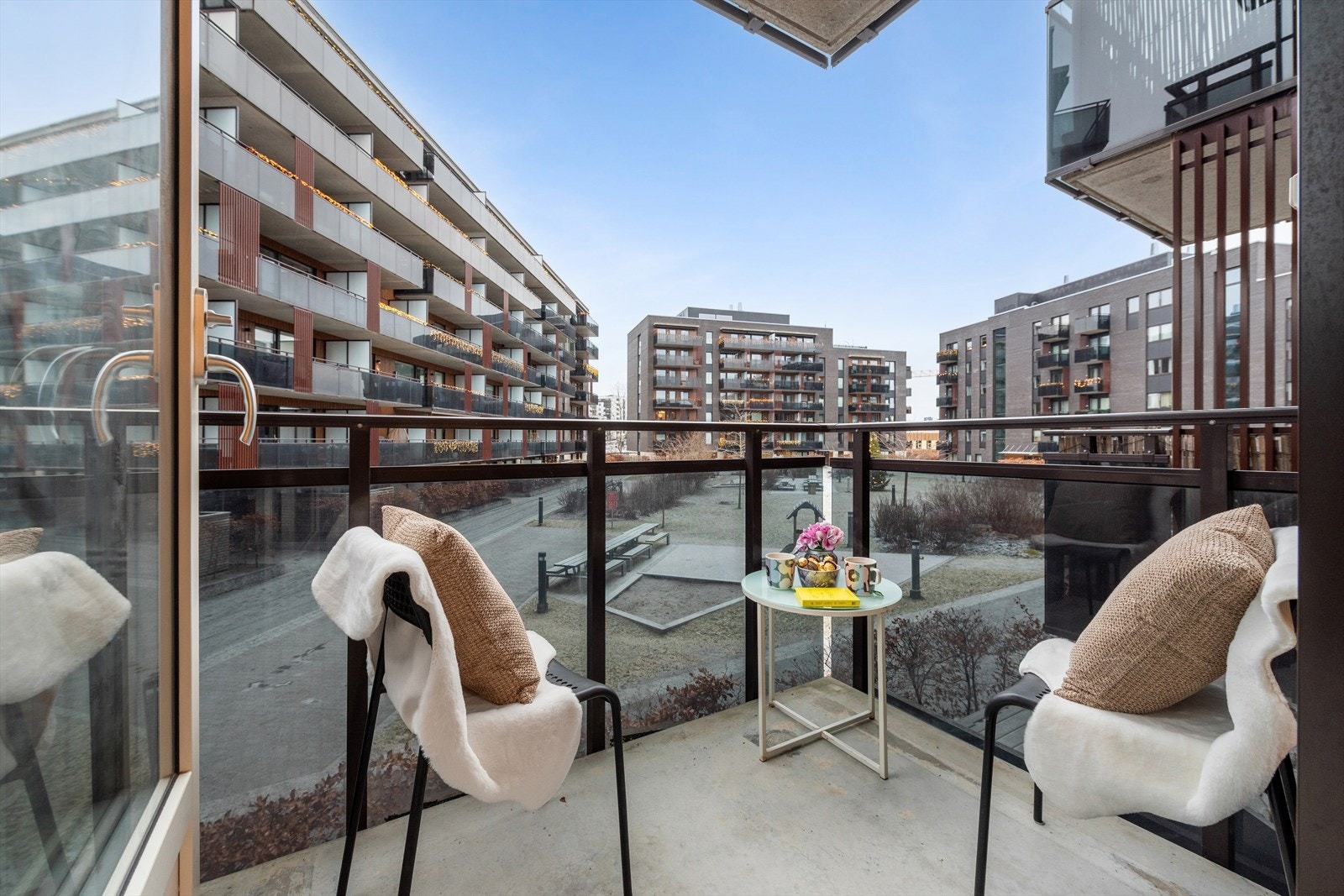 Koselig uteplass tilknyttet soverom - ideelt for morgenkaffen. Galleribilde