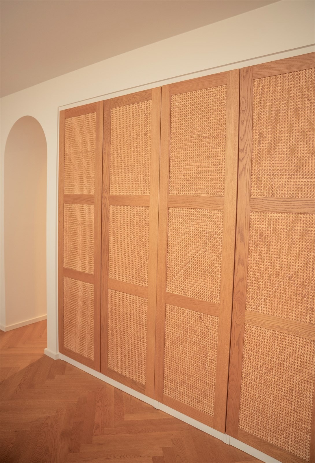 Lekker garderobeinnredning med eksklusive fronter fra Oak and Kitchen. Galleribilde