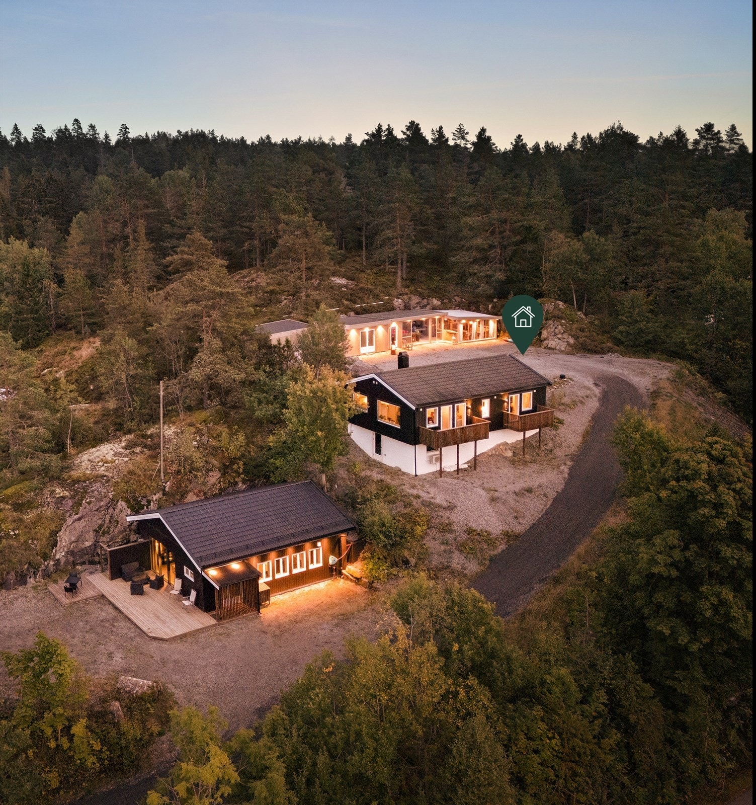 Velkommen til Knardalveien 21 - Enebolig med vidt utsyn og gode solforhold Galleribilde