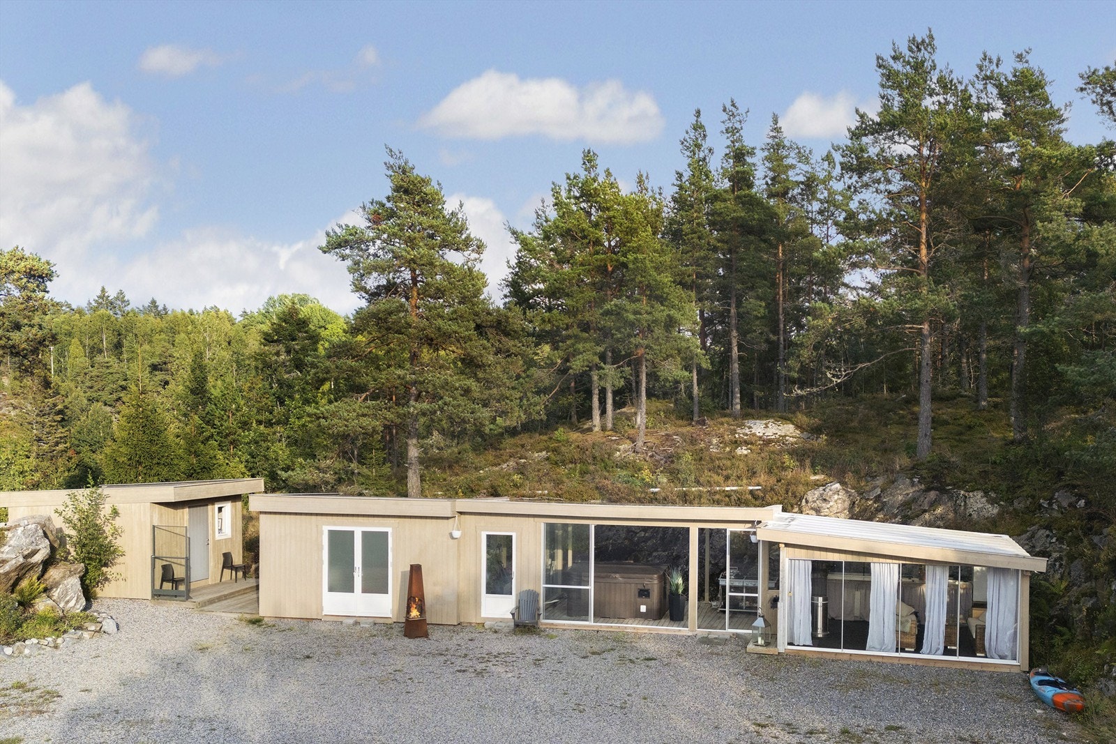 Sommerstue, overbygget terrasse, drivhus, isolert bod og innredet bod. Galleribilde