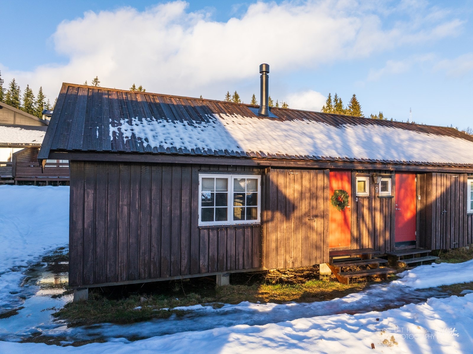Hytta er en del av en tomannsbolig, og har fin beliggenhet i alpinlandsbyen! Galleribilde