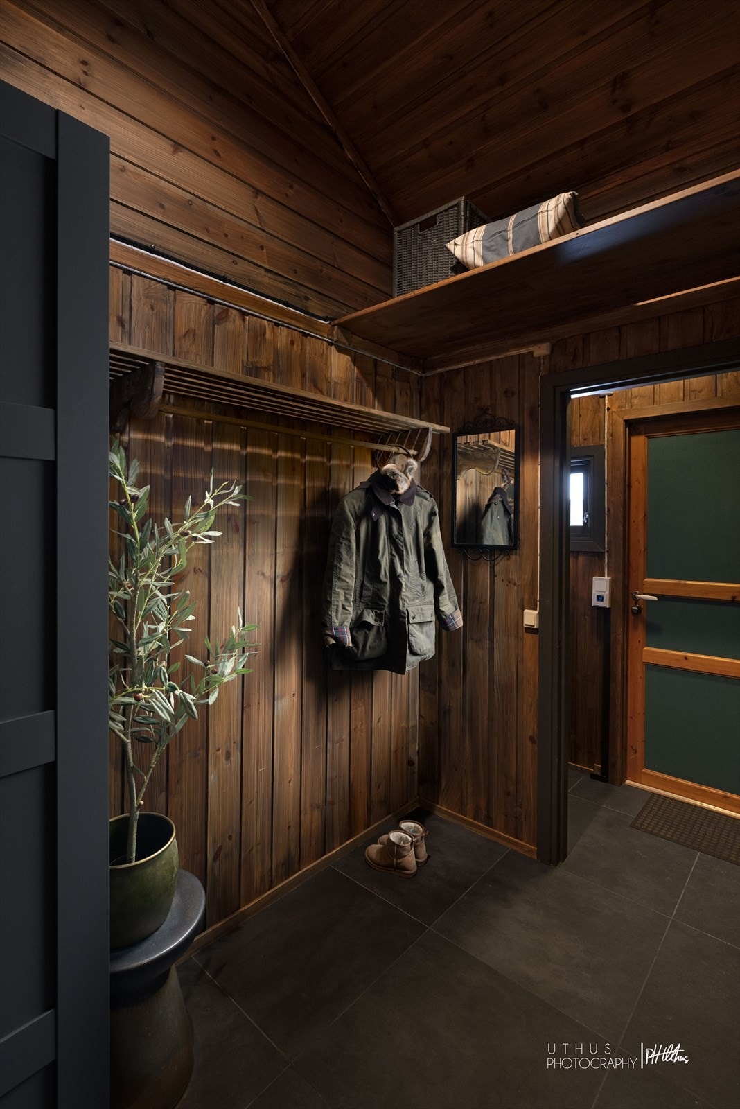 Entreen er romslig, og har god plass til yttertøysgarderoben. Galleribilde