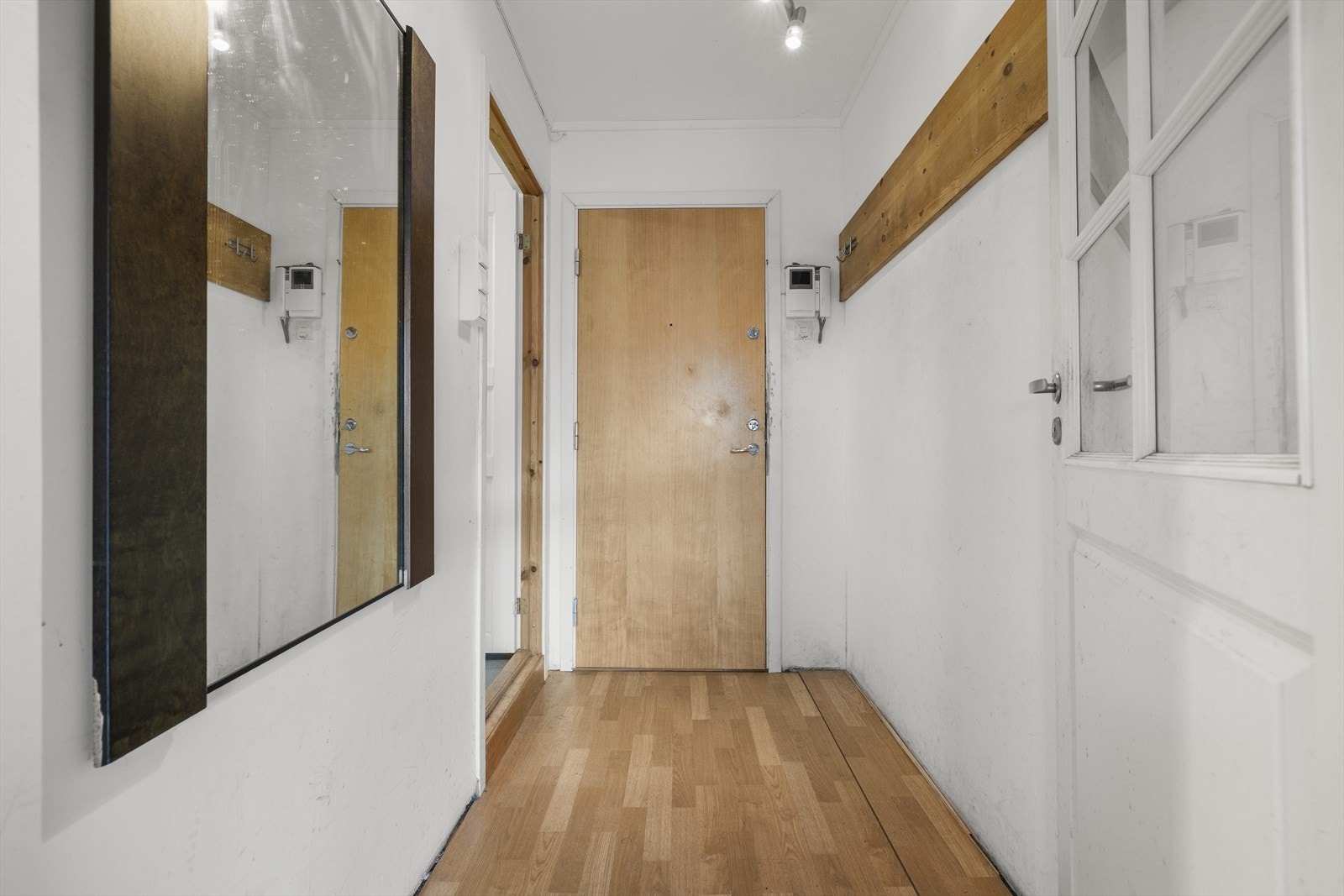 Entréen gir adkomst til alle rom i boligen. Galleribilde