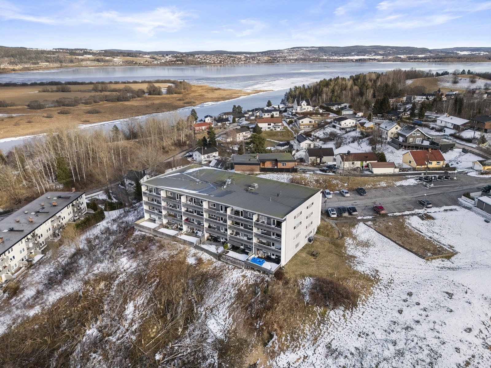 Området byr på umiddelbar nærhet til flotte turområder i Østmarka. Galleribilde