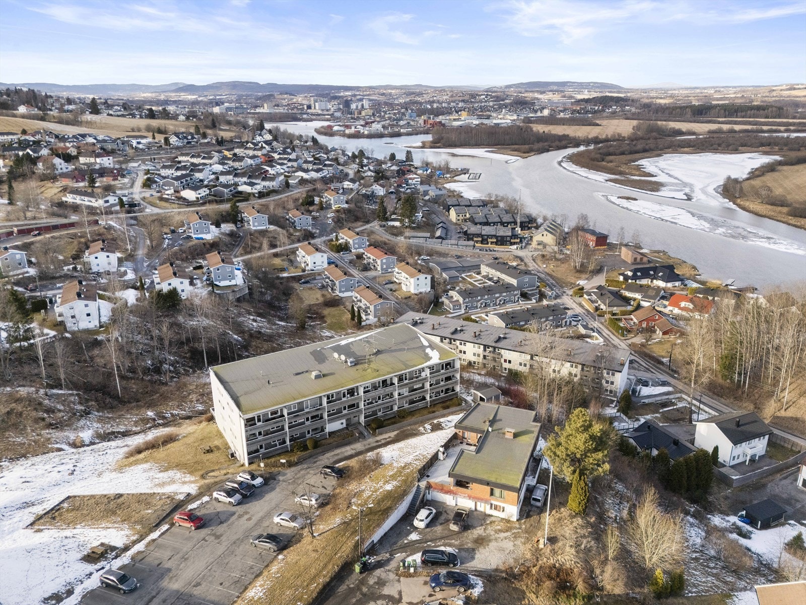 Marikollen idrettspark med sitt helårsanlegg ligger like i nærheten. Galleribilde