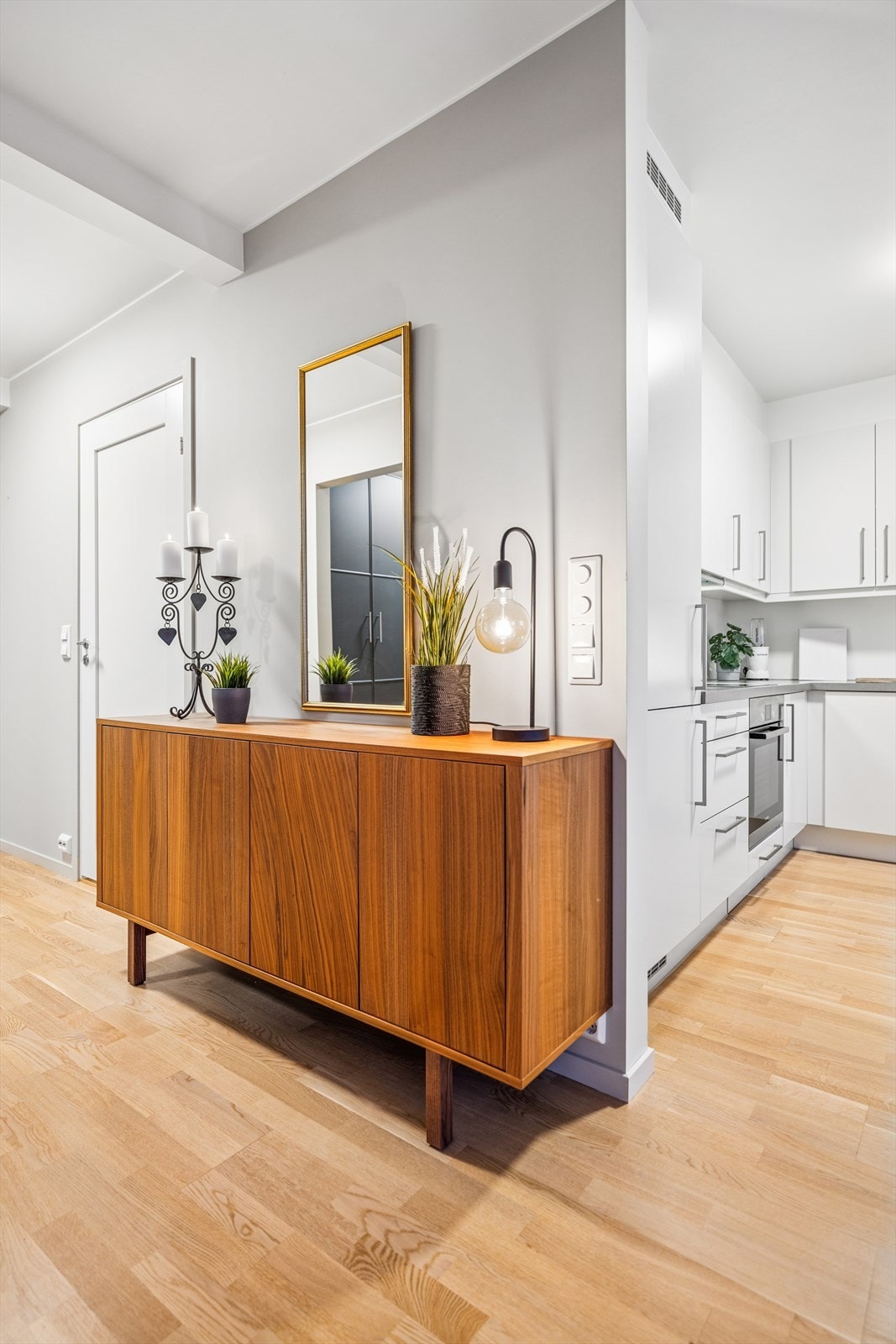 Den gjennomtenkte planløsningen skaper en naturlig flyt mellom sonene. Galleribilde