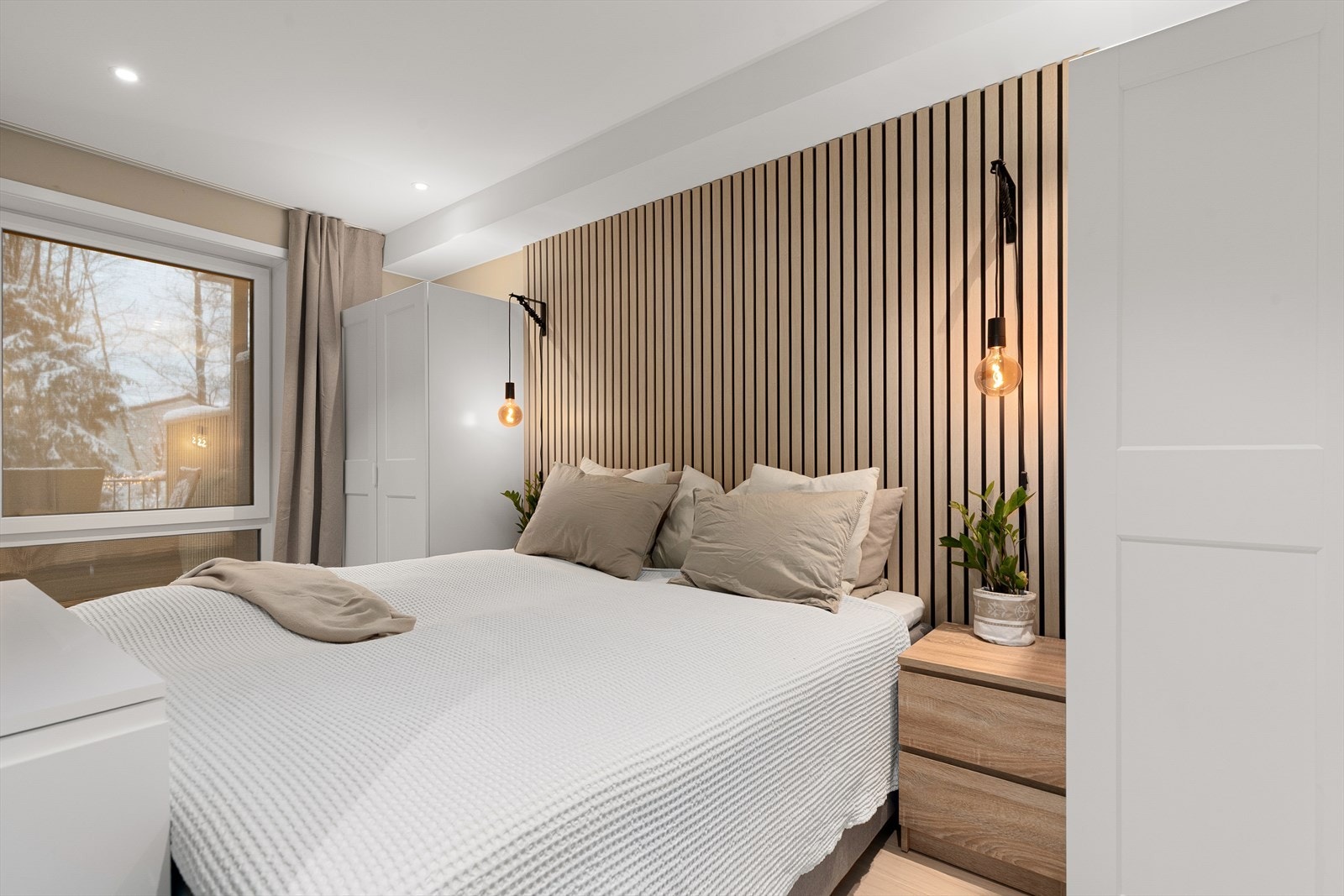 Spileløsning bak seng gir en lun følelse Galleribilde