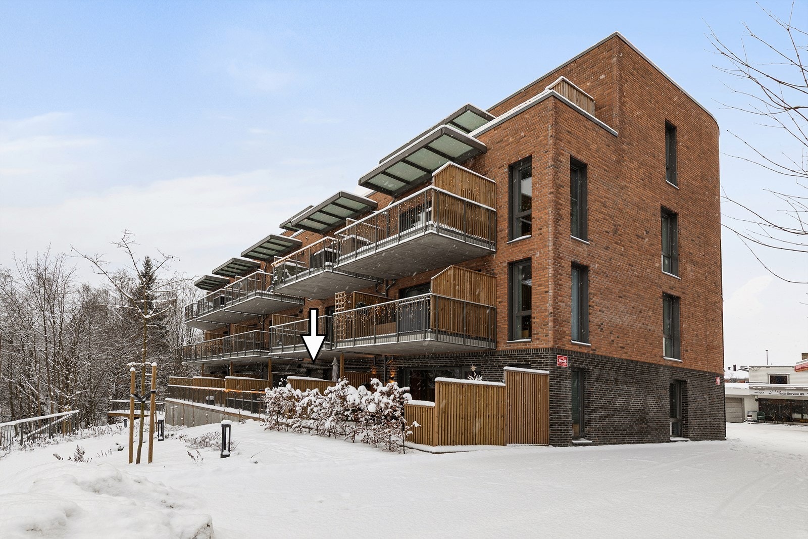 Leiligheten ligger i et nyere sameie med god intern beliggenhet med lite innsyn Galleribilde