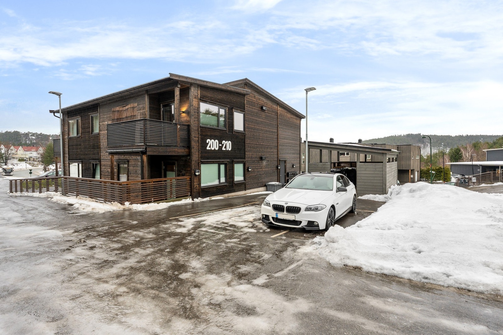 Leiligheten disponerer egen parkeringsplass. Galleribilde