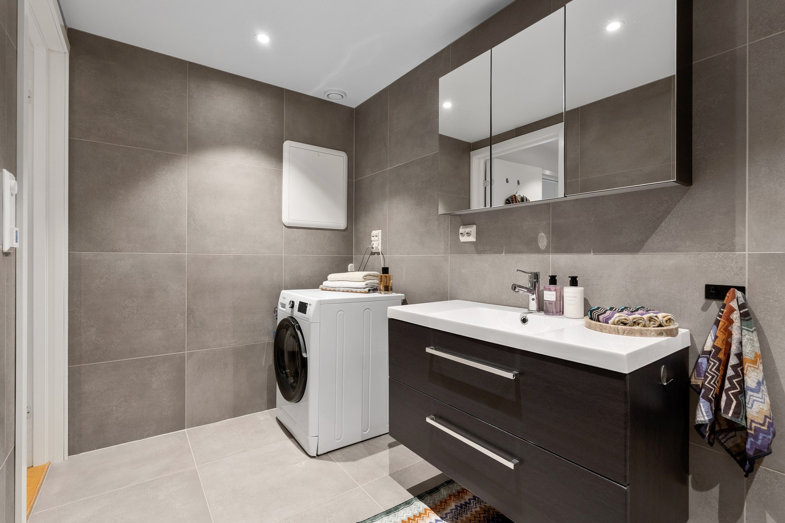 Det er opplegg til både vaskemaskin og tørketrommel. Galleribilde