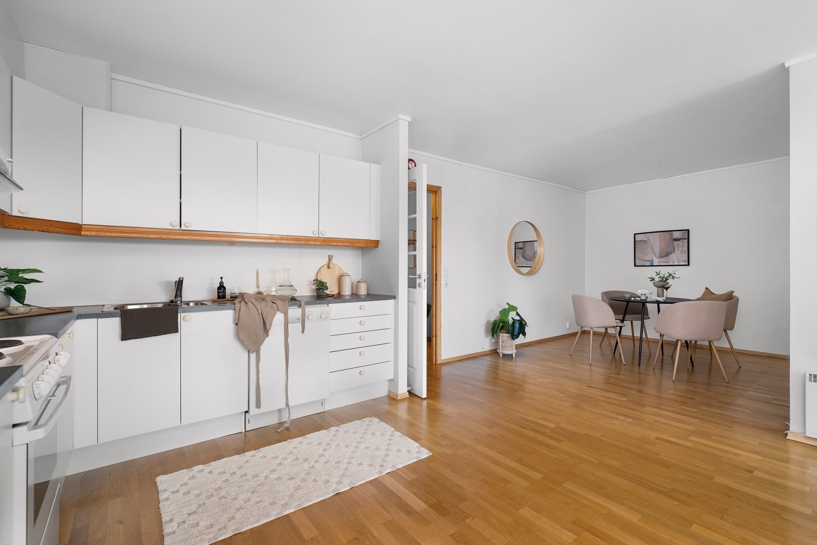 Ved kjøkkenet har du den perfekte spisekrok. Galleribilde