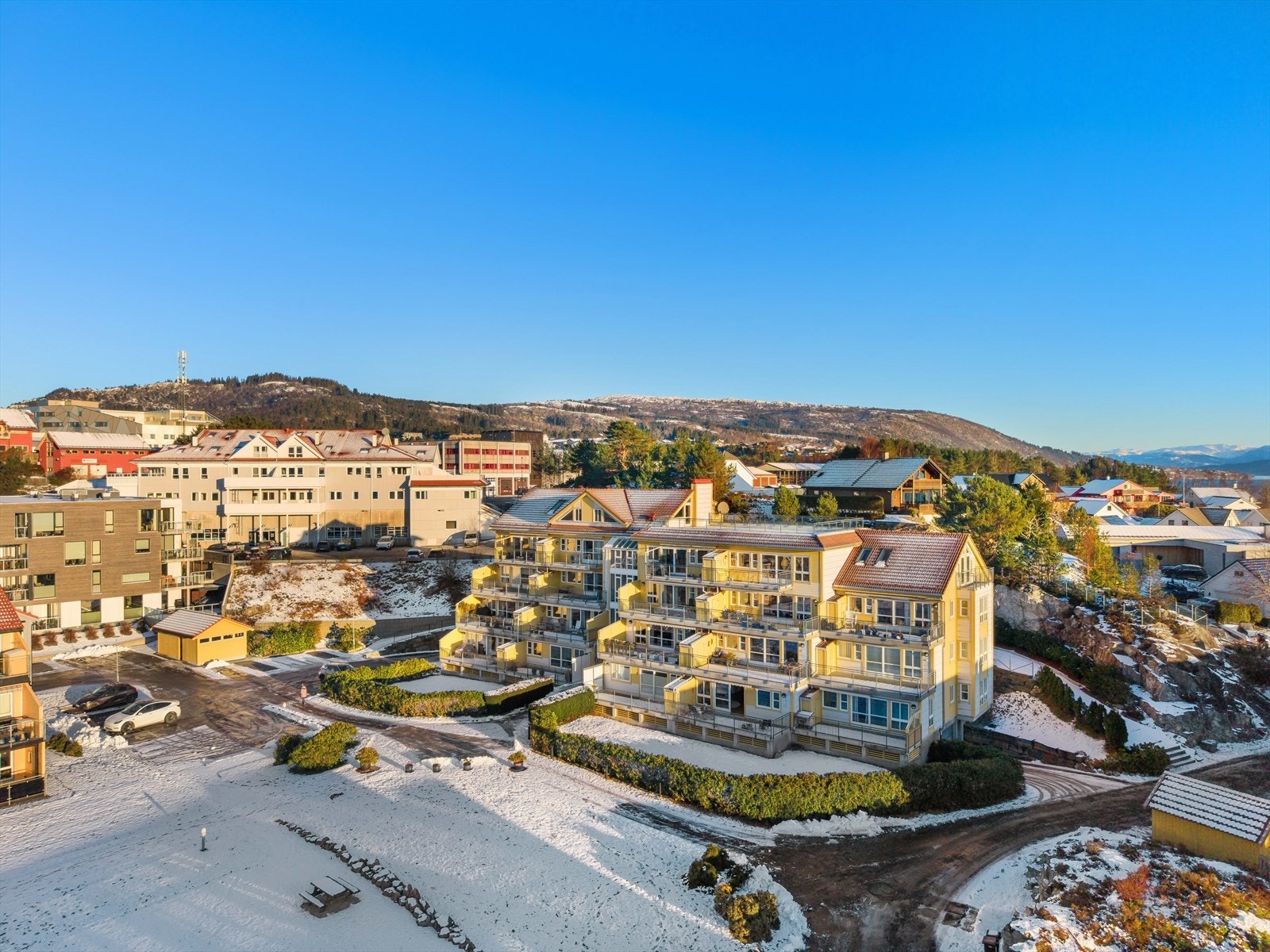 Boligområdet er skjermet for gjennomgangstrafikk som gir rolige og fredelige omgivelser. Galleribilde