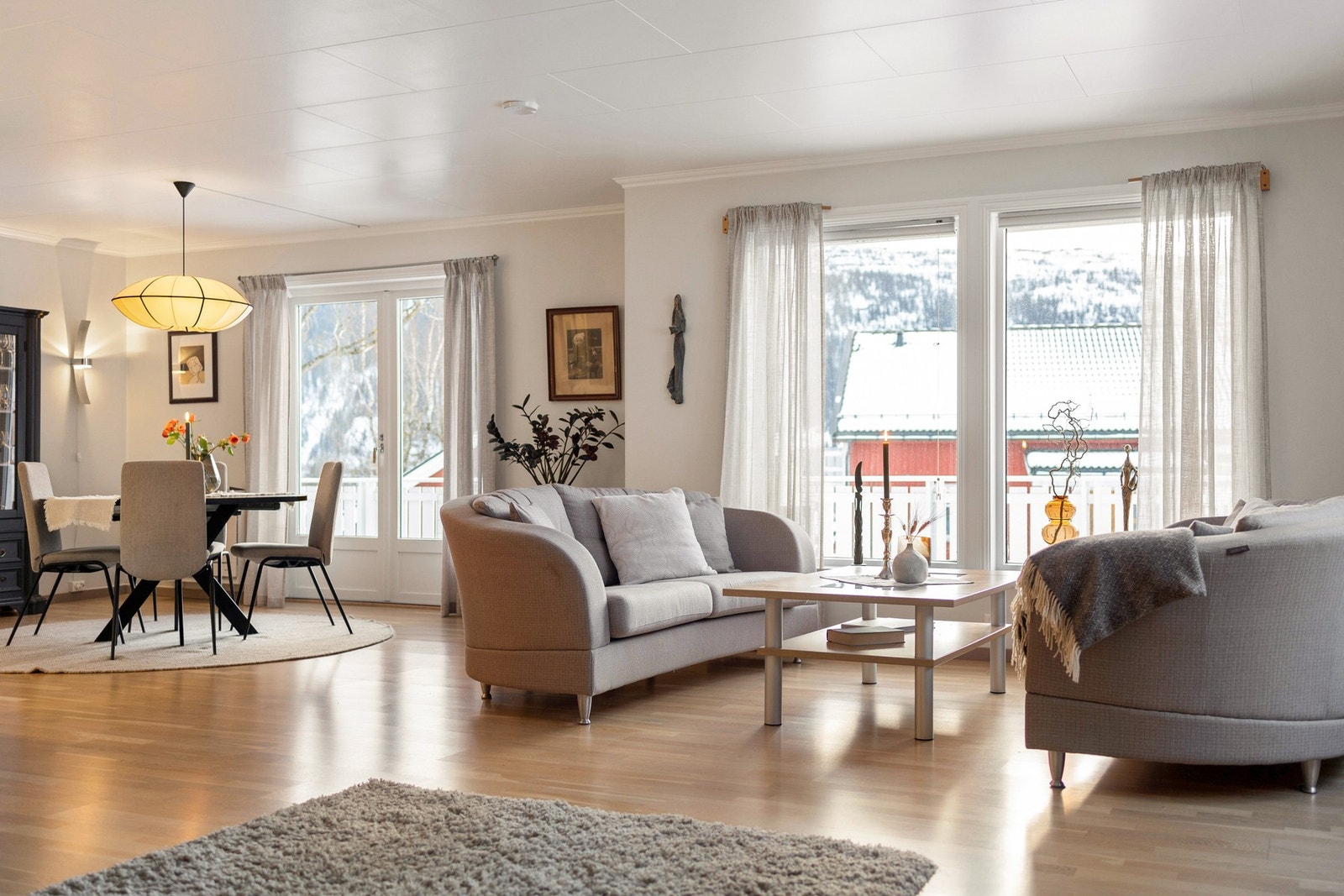 Hjemmet i sin helhet fremstår som godt vedlikeholdt og pent brukt. Galleribilde