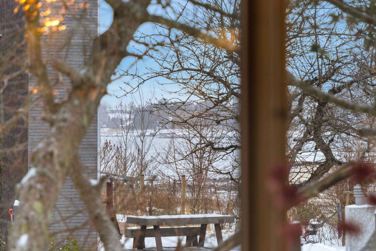 Her ser man nærheten til sjøen Galleribilde