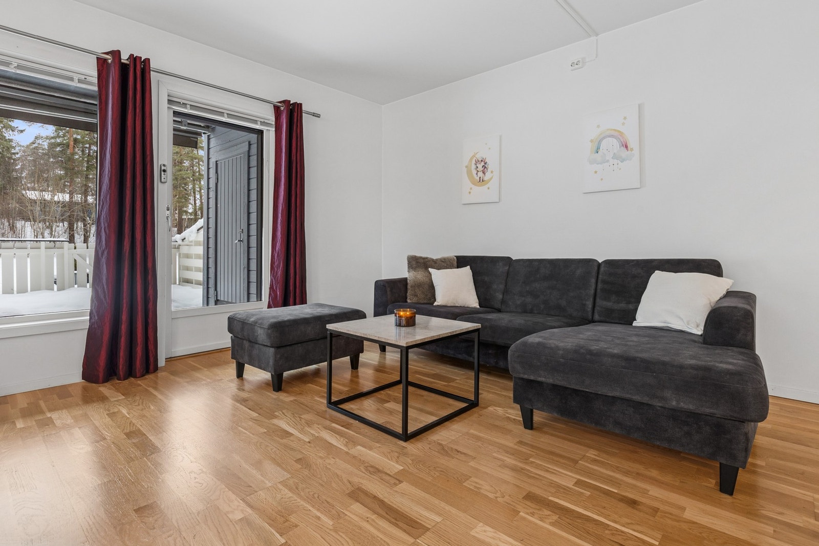 Fra stuen er det utgang til terrasse på ca. 17m2. Galleribilde