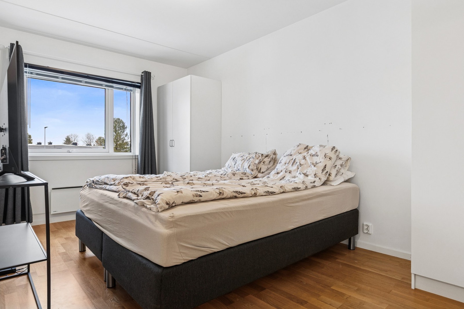 Alle soverommene har lyse flater og vindu som gir godt med naturlig lys og som skaper et behagelig soveromsmiljø. Galleribilde