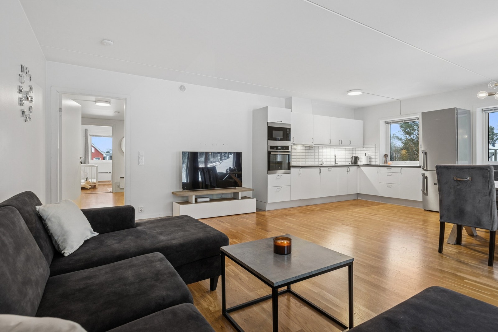 En romslig 4-roms hjørneleilighet med sentral beliggenhet på Jessheim. Galleribilde