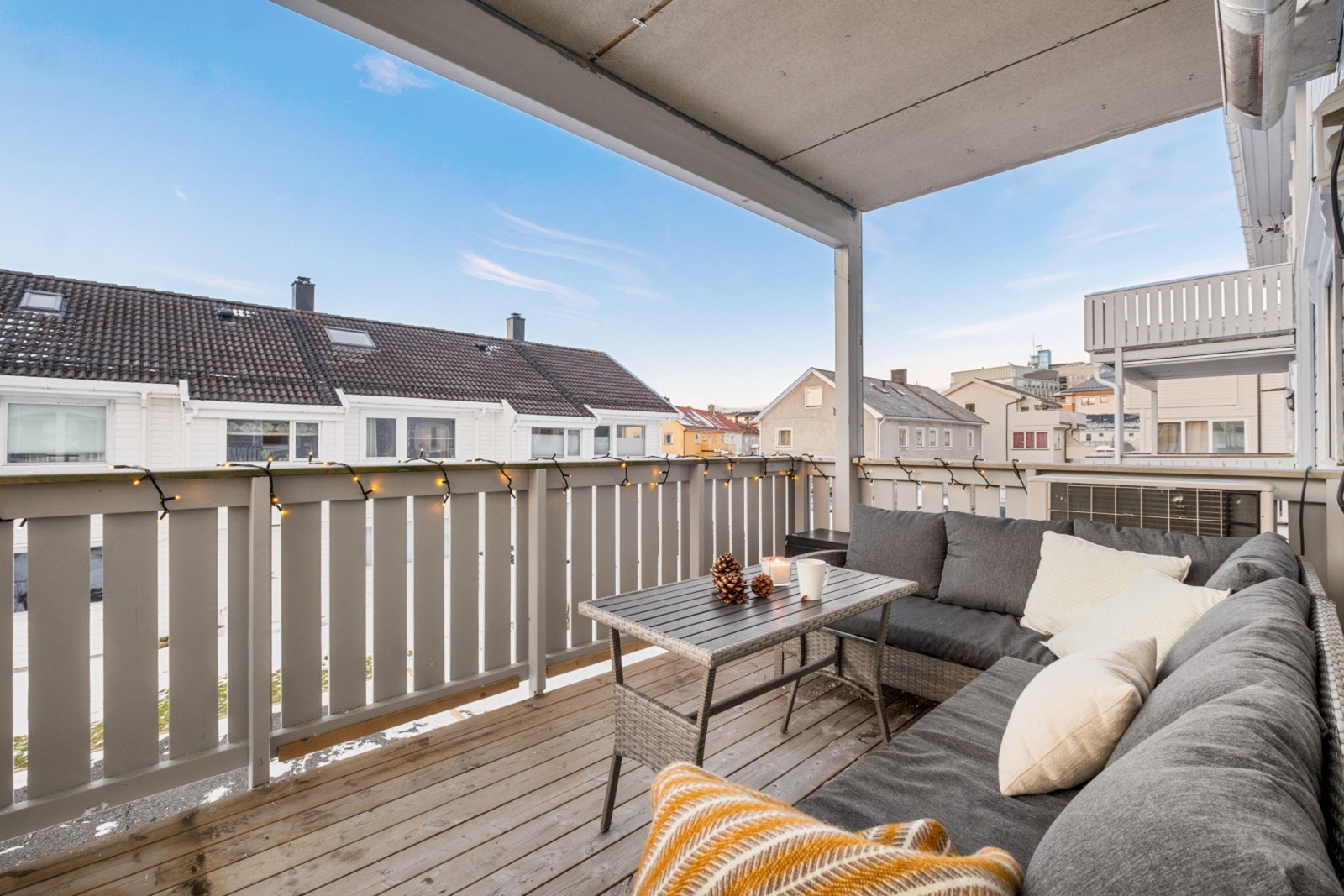 Utgang til en herlig balkong fra stuedelen. Galleribilde