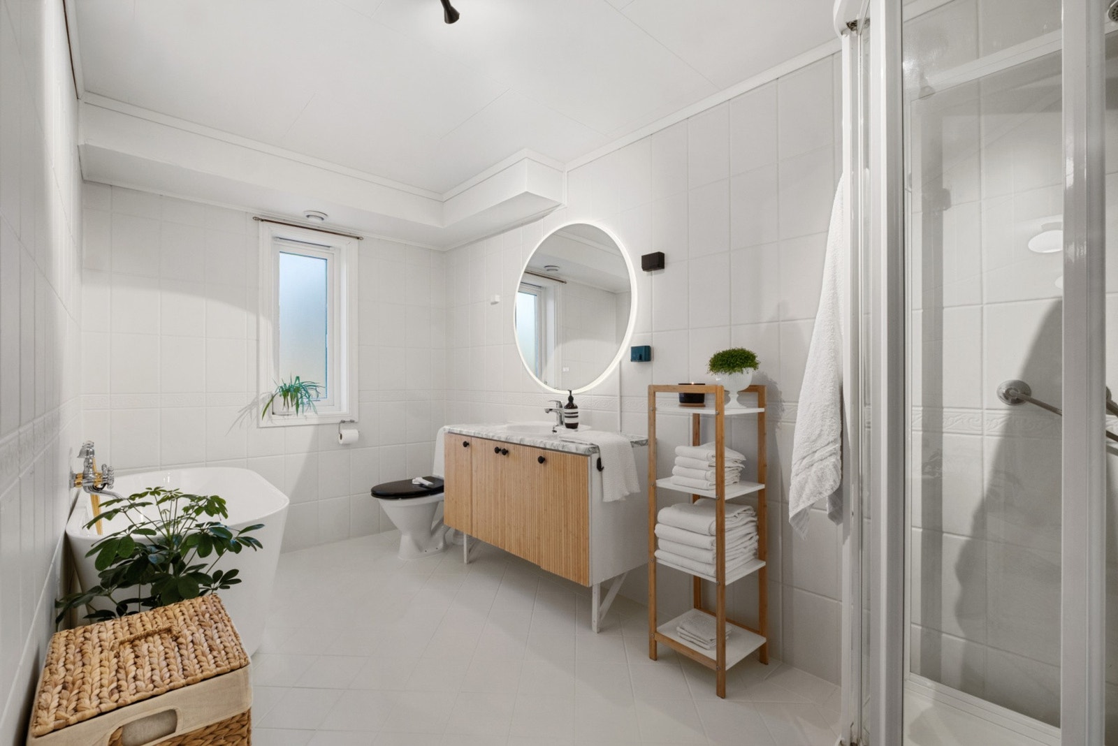 Flislagt bad med varmekabler i gulvet. Galleribilde